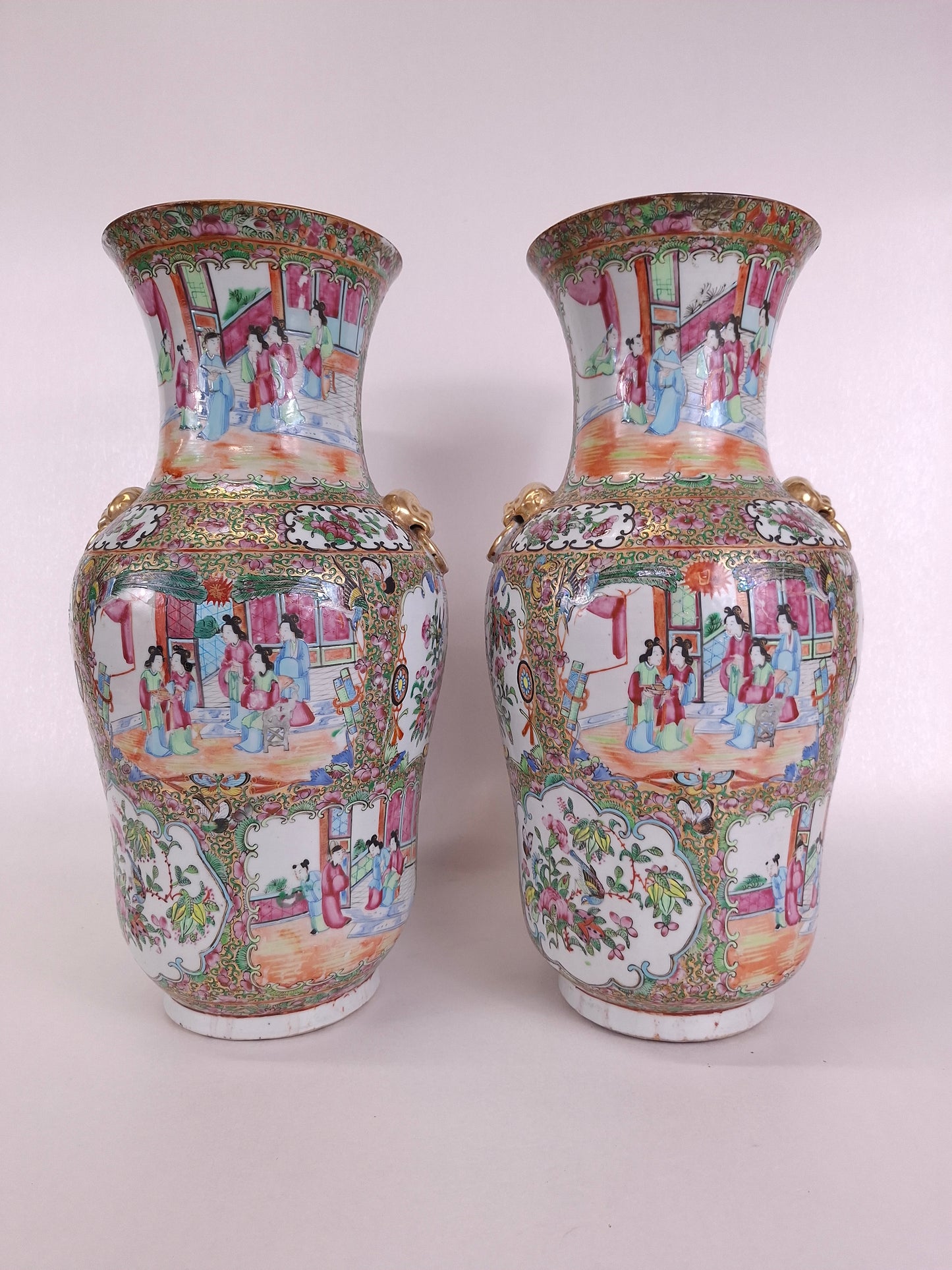 Pair of antique Chinese canton rose medallion vases // Qing Dynasty - 19th century