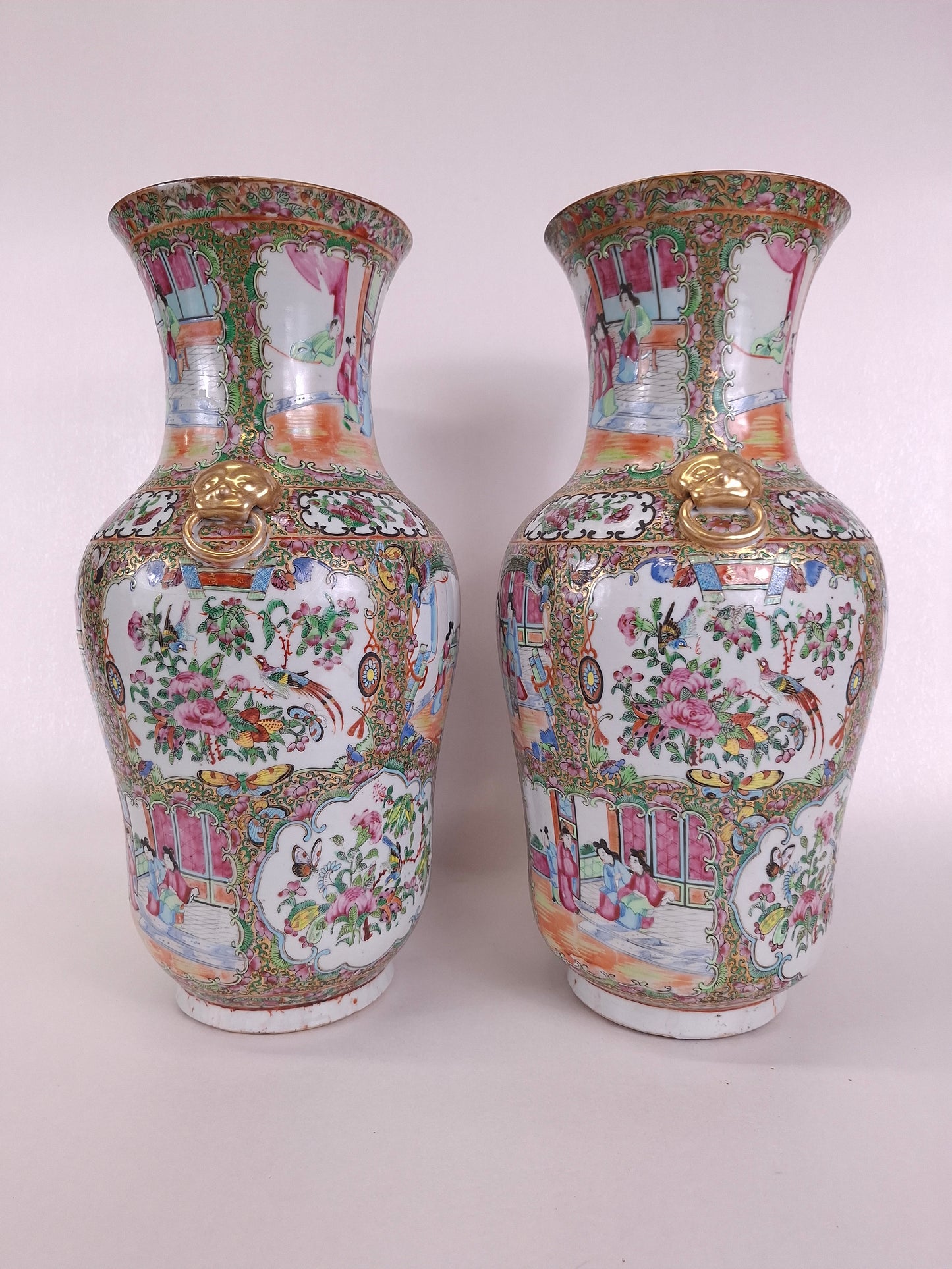 Pair of antique Chinese canton rose medallion vases // Qing Dynasty - 19th century