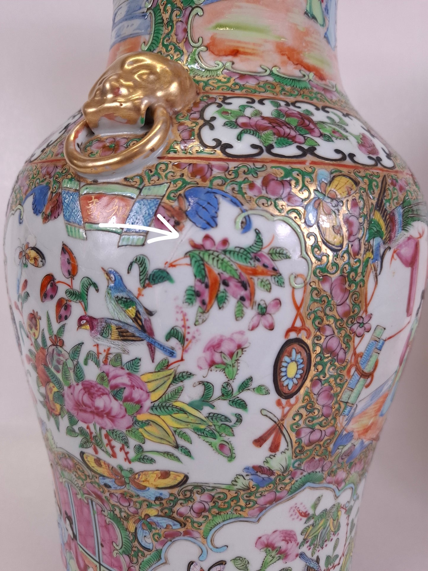 Pair of antique Chinese canton rose medallion vases // Qing Dynasty - 19th century