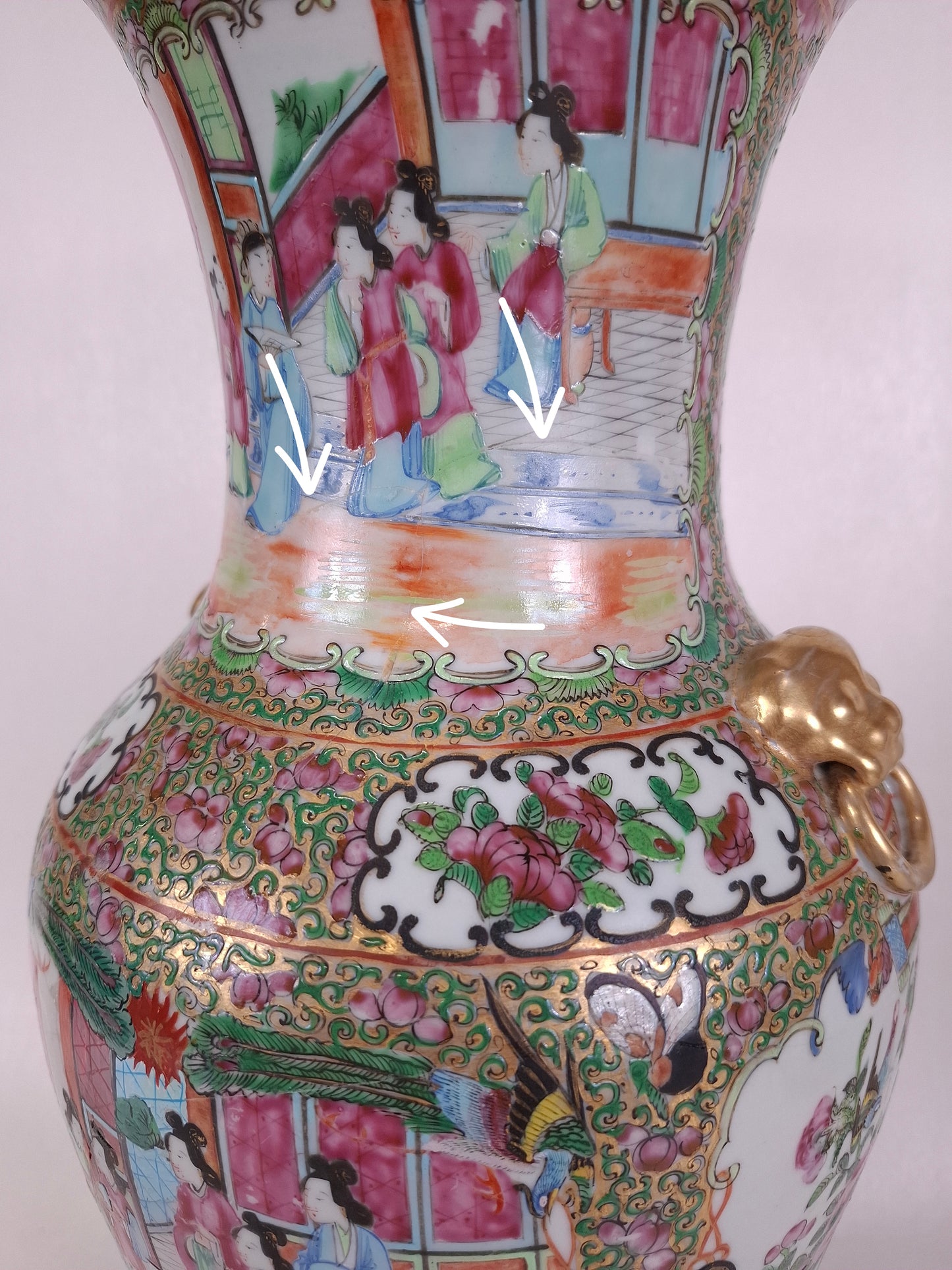 Pair of antique Chinese canton rose medallion vases // Qing Dynasty - 19th century
