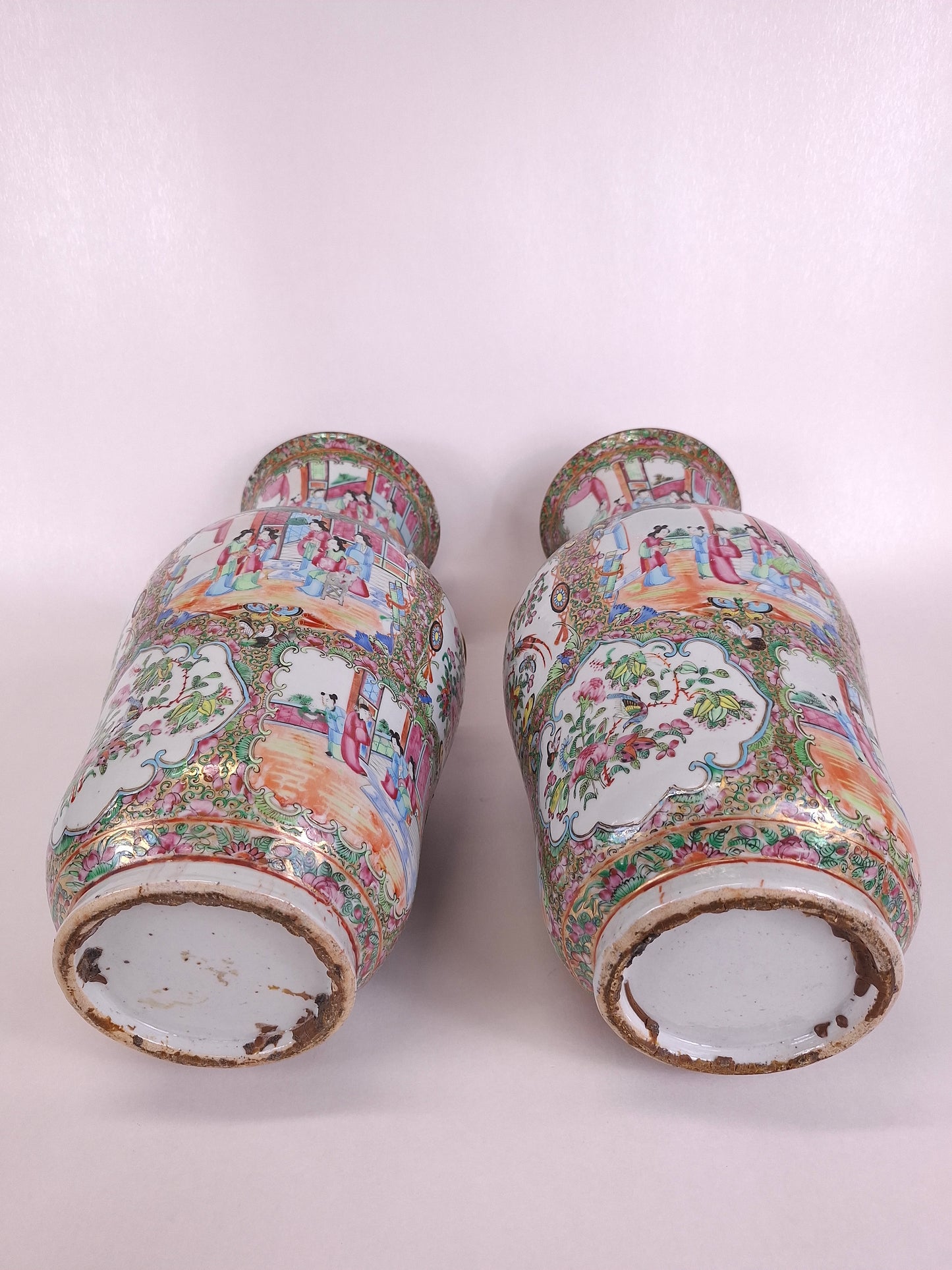 Pair of antique Chinese canton rose medallion vases // Qing Dynasty - 19th century