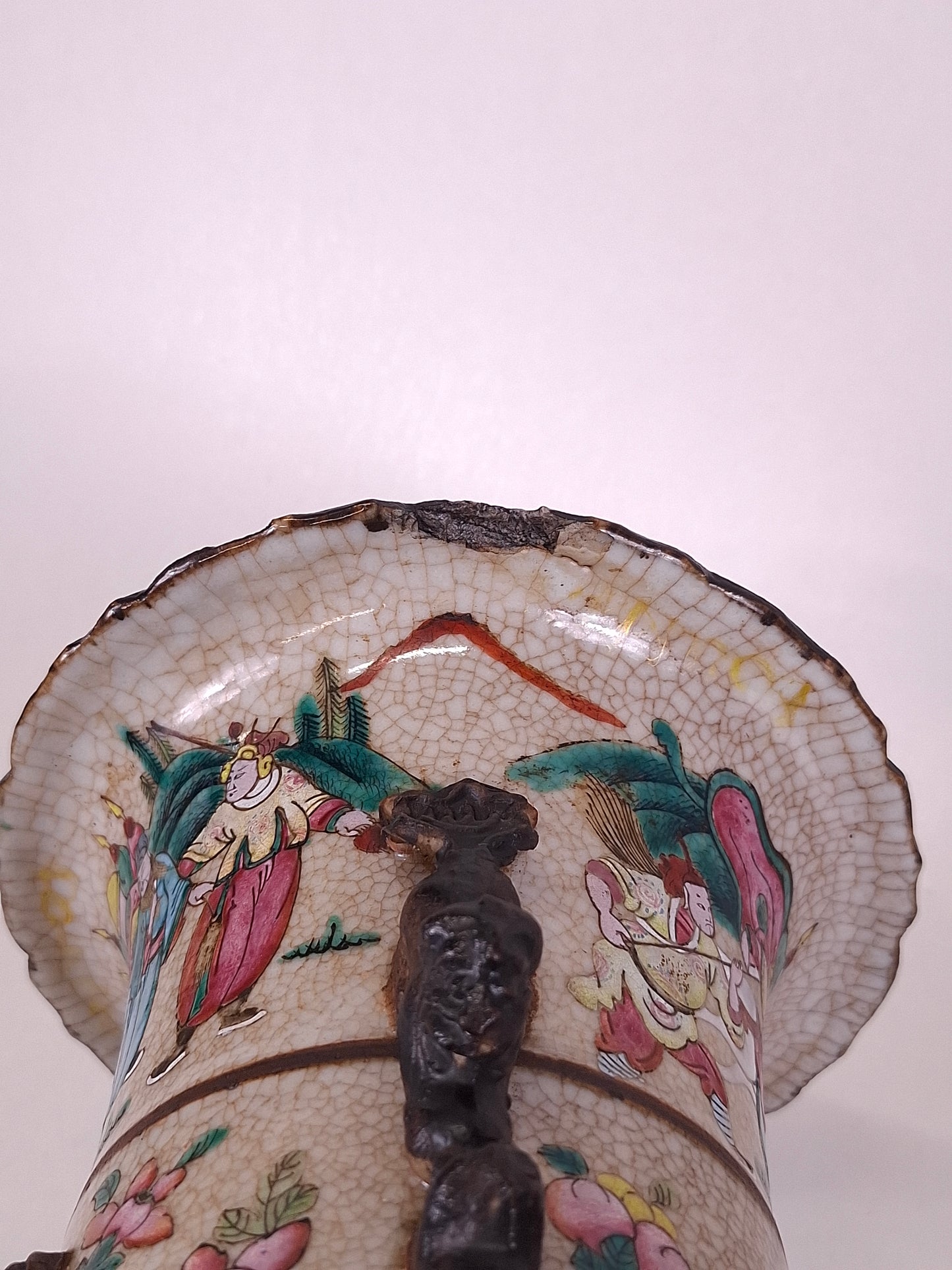 一对中国南京古董花瓶，饰有武士场景 // 清朝 - 19 世纪
