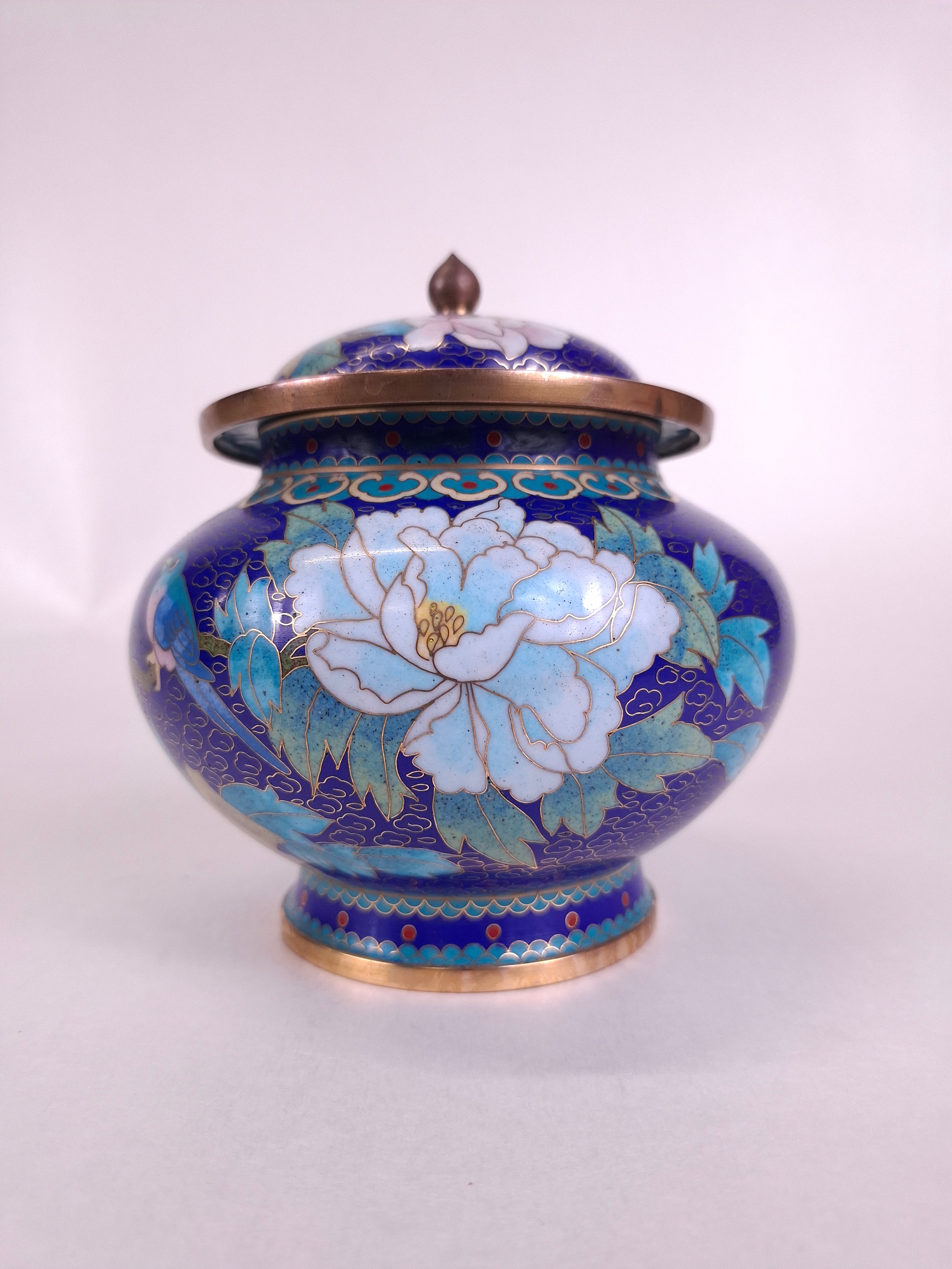 中国景泰蓝带盖花鸟纹瓶// 20世纪– Diddenantiques