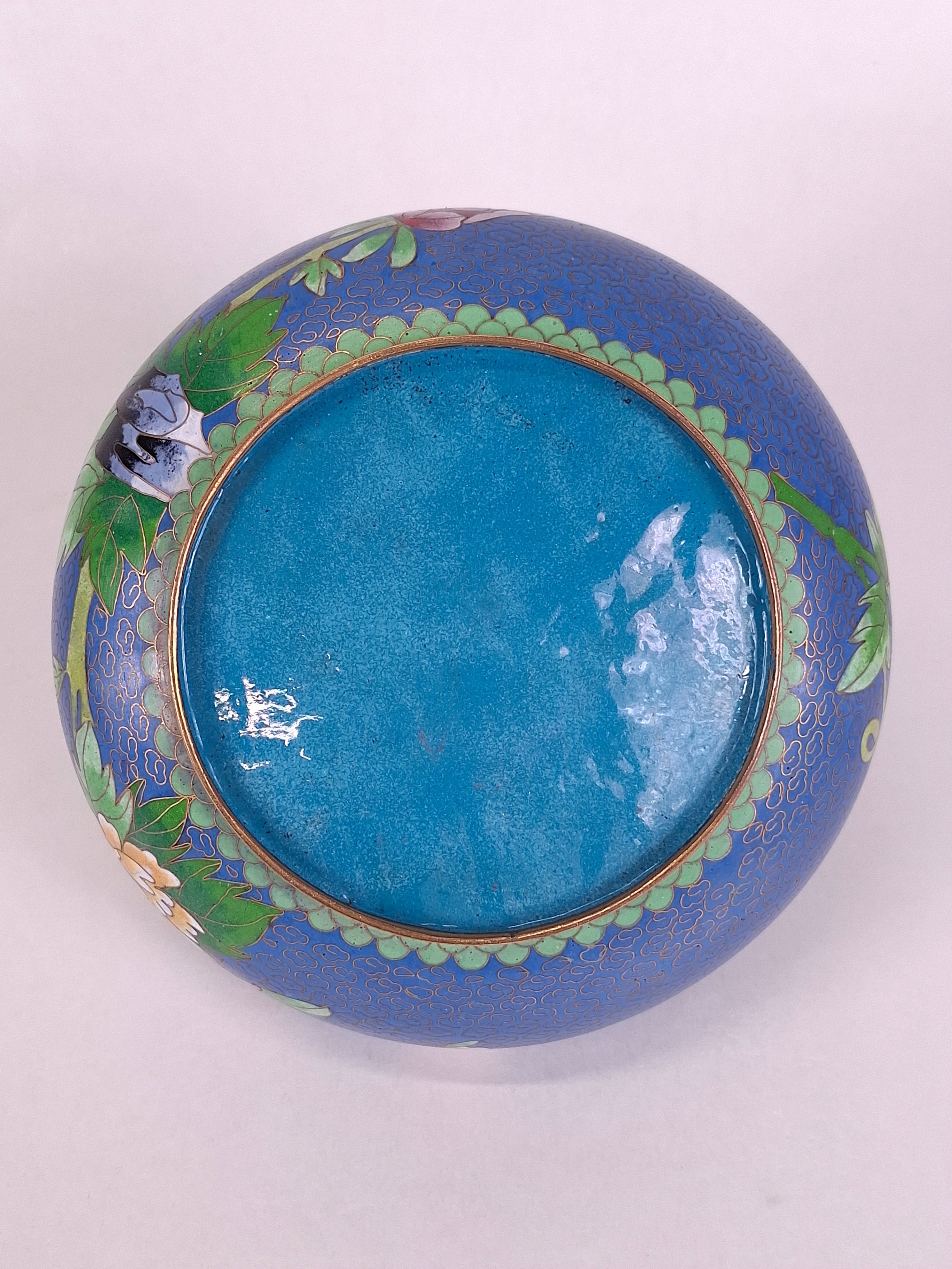 中国景泰蓝花卉蝴蝶纹熏炉// 20世纪– Diddenantiques