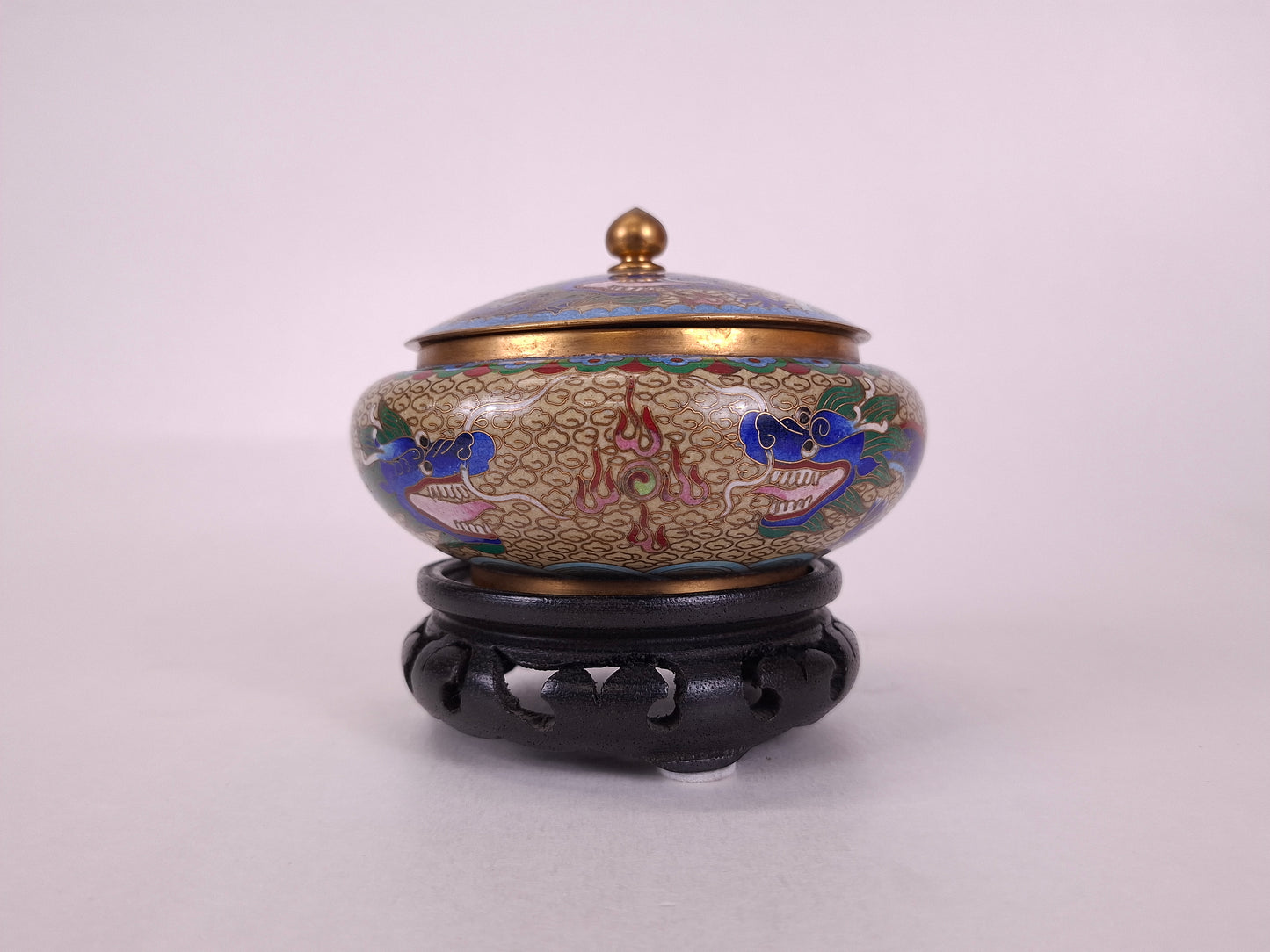 Bonbonnière chinoise en cloisonné à décor de dragons impériaux // XXe siècle