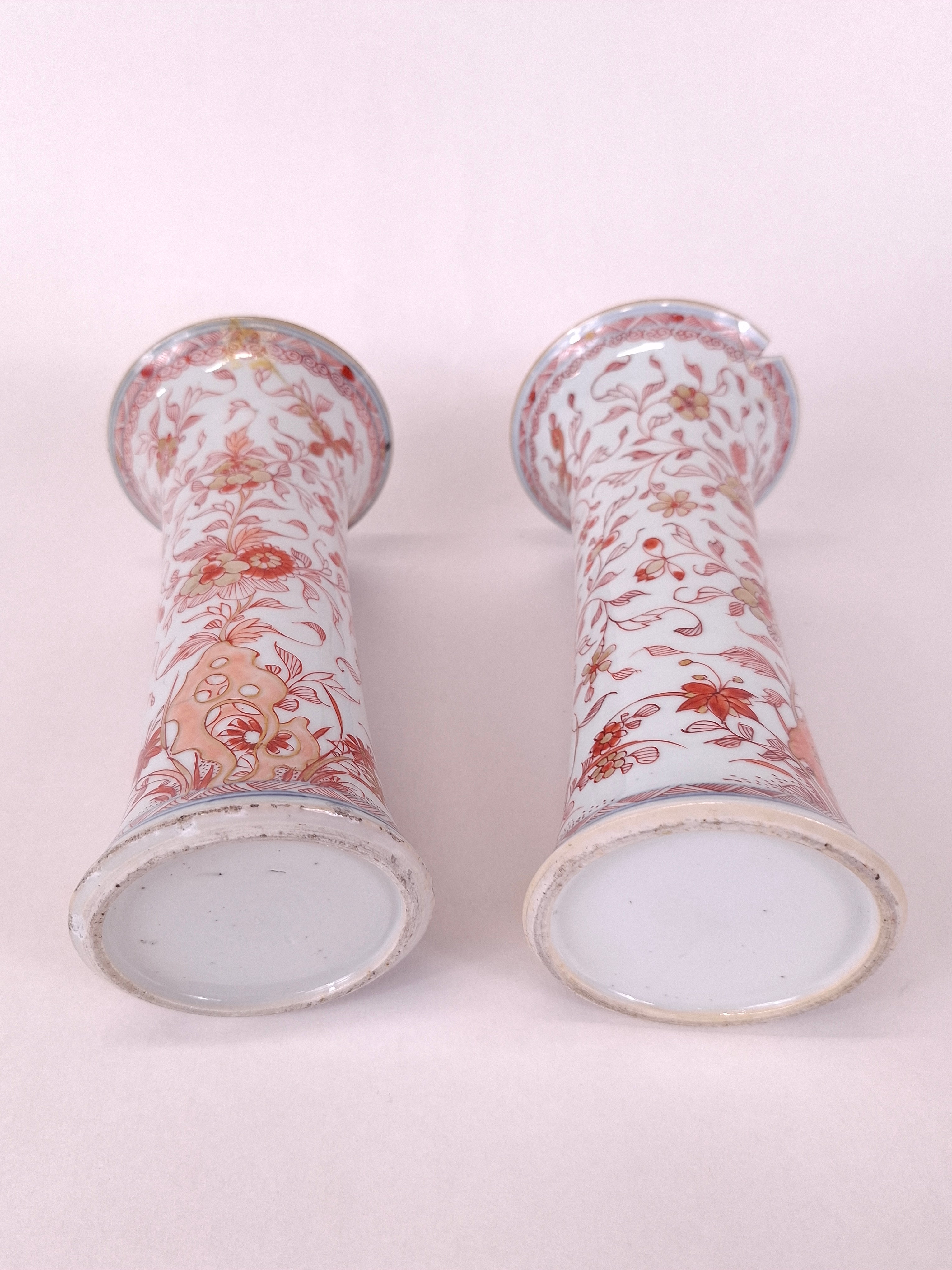中国铁红伊万里花瓶一对// 清康熙时期- 18世纪– Diddenantiques