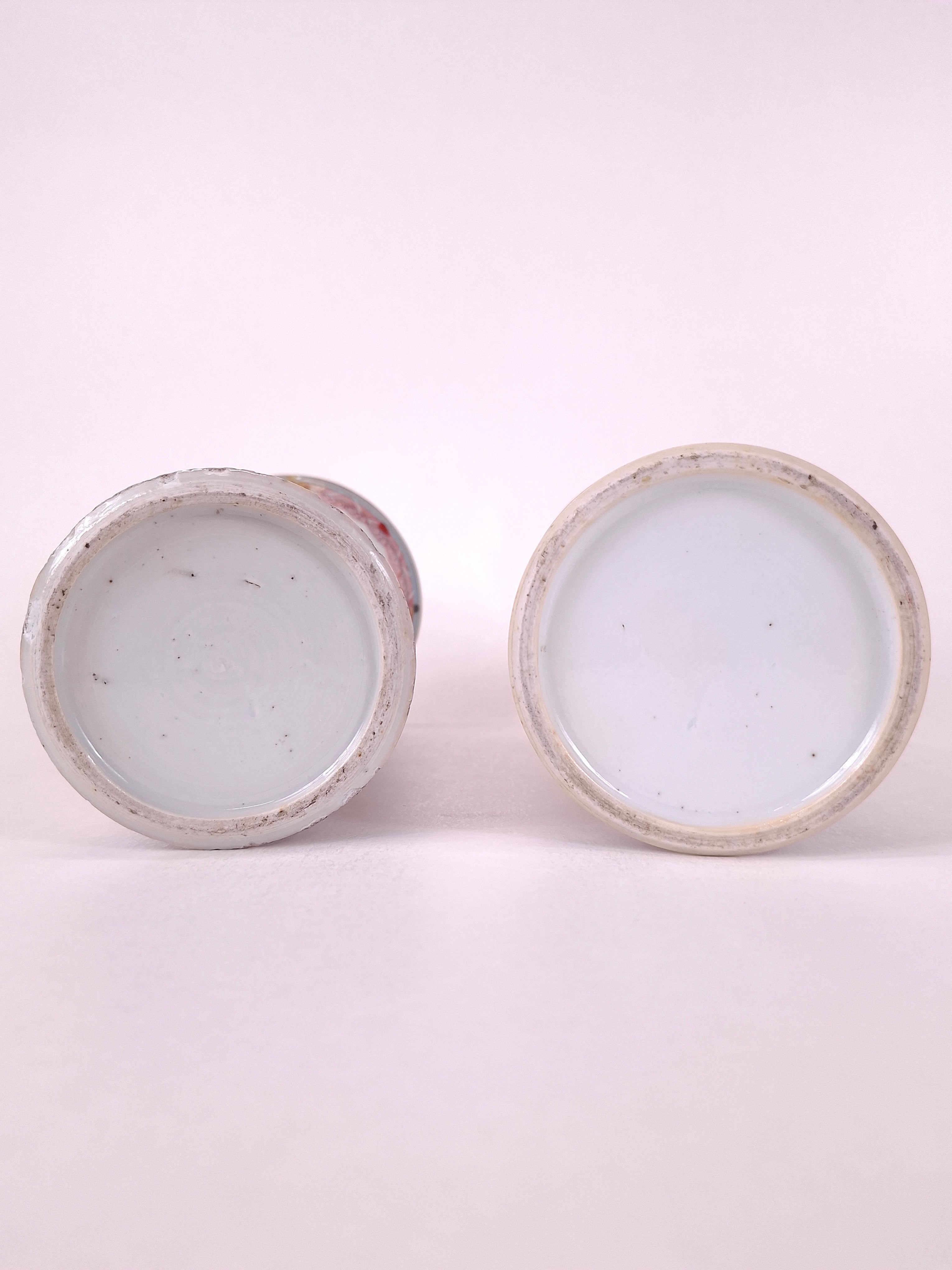 中国铁红伊万里花瓶一对// 清康熙时期- 18世纪– Diddenantiques