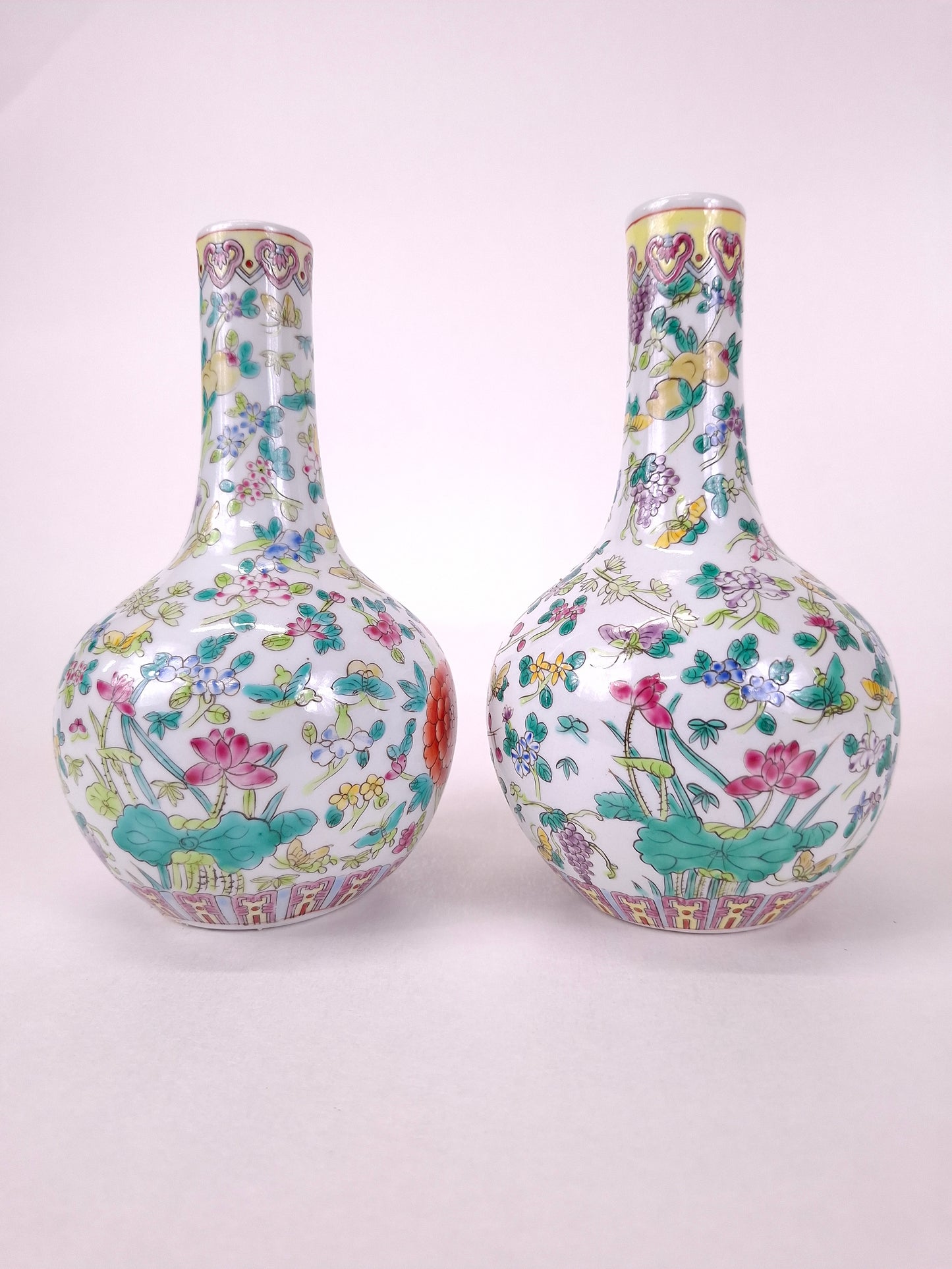 Set of 2 Chinese famille rose bottle vases decorated with flowers and butterflies // 20th century