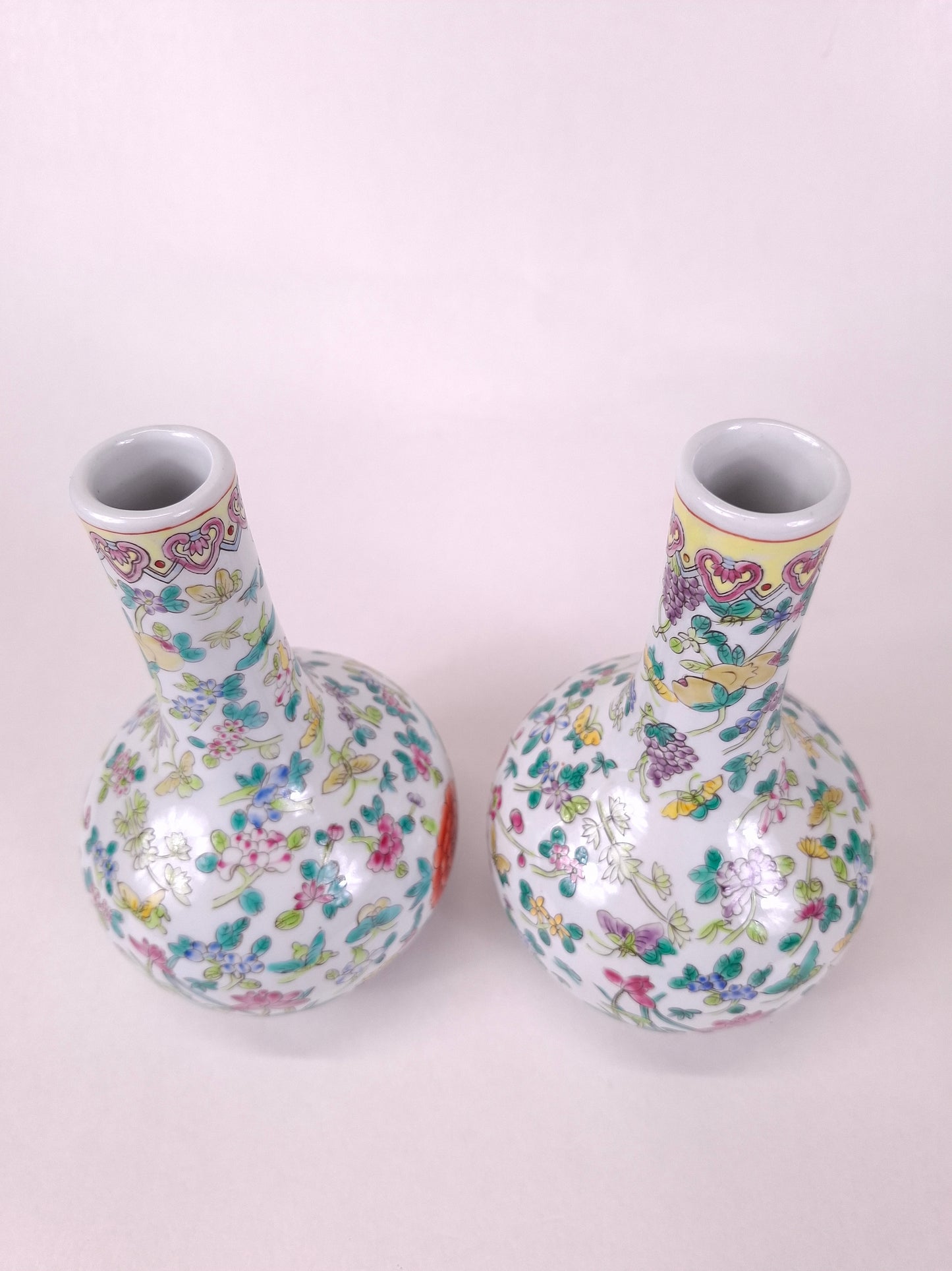 Set of 2 Chinese famille rose bottle vases decorated with flowers and butterflies // 20th century
