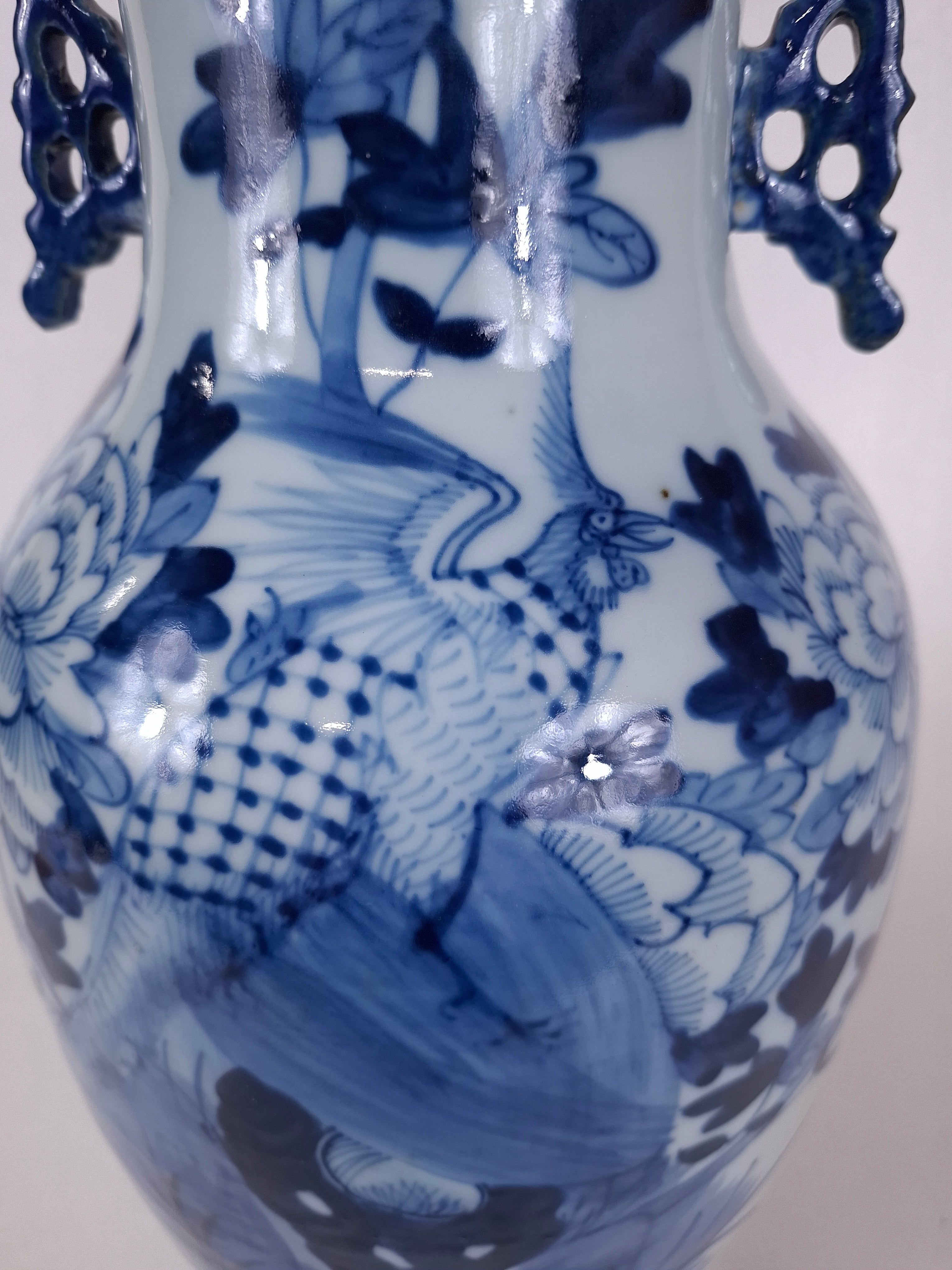 中国古董花瓶，饰以鸟语花香// 青花瓷- 清代- 19世纪– Diddenantiques