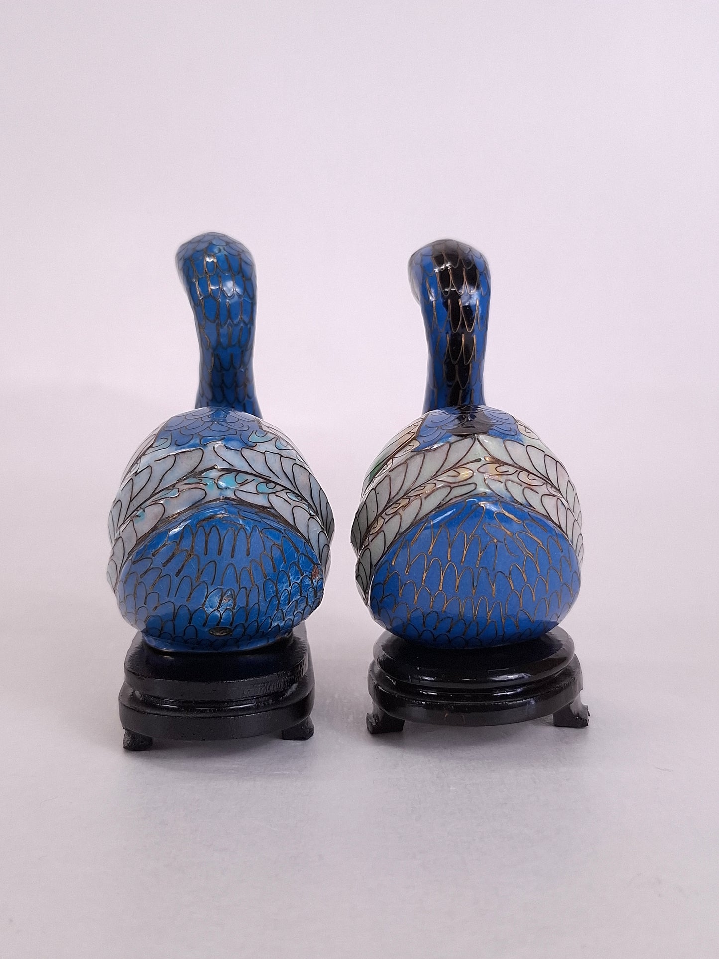 A set of 2 Chinese cloisonne figurines of swans // 20th century