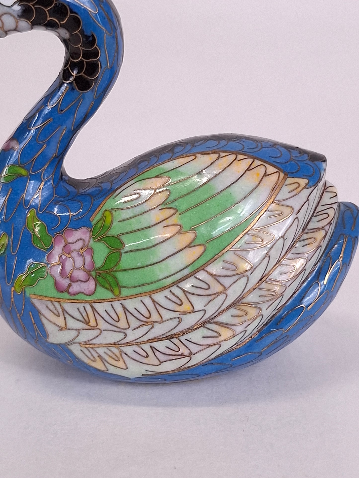 A set of 2 Chinese cloisonne figurines of swans // 20th century