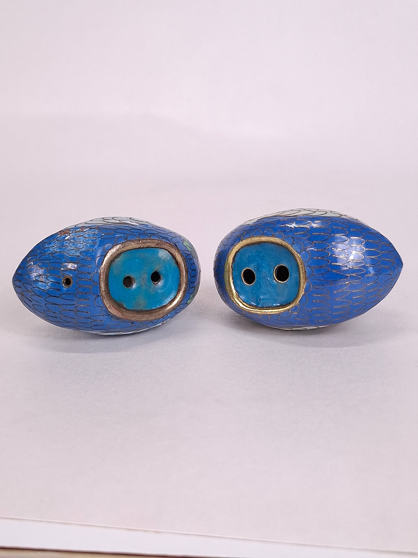A set of 2 Chinese cloisonne figurines of swans // 20th century