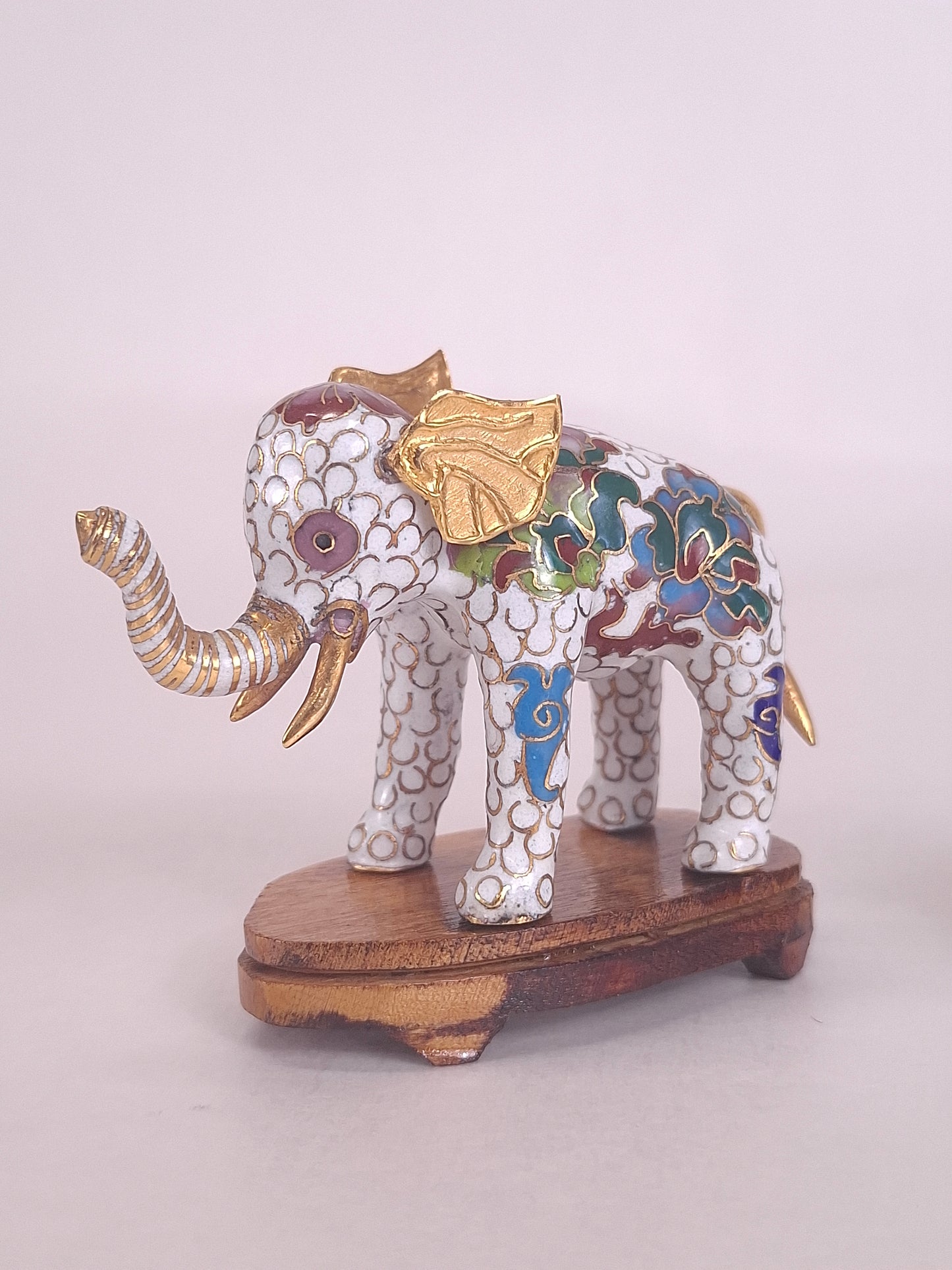 A set of 2 Chinese cloisonne elephants // 20th century