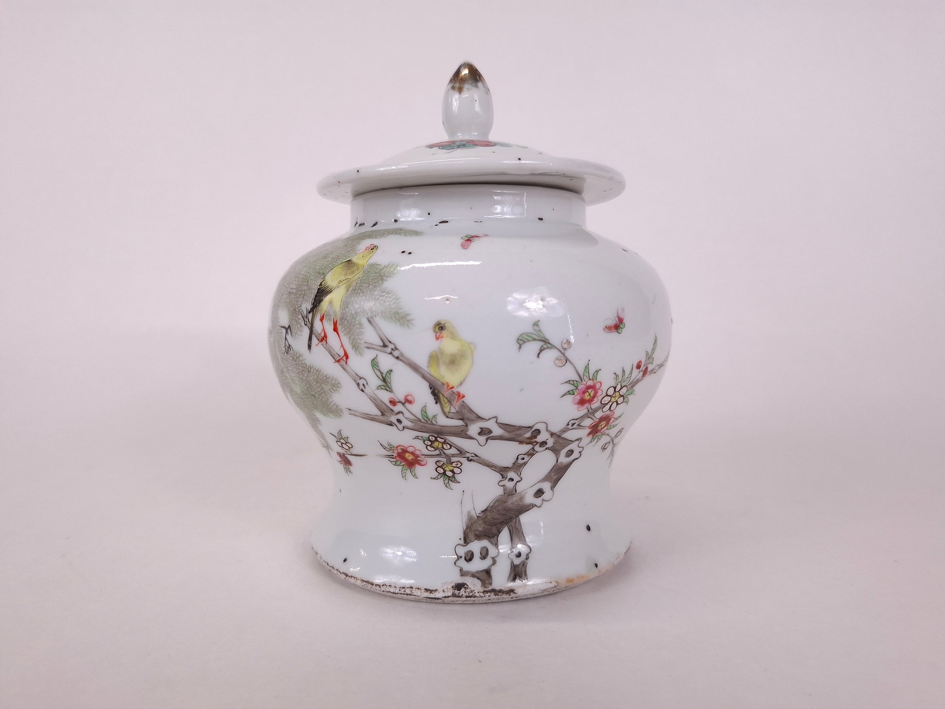 Antique ROC Chinese home decor qianjiang style lidded potiche decorated with birds and flowers