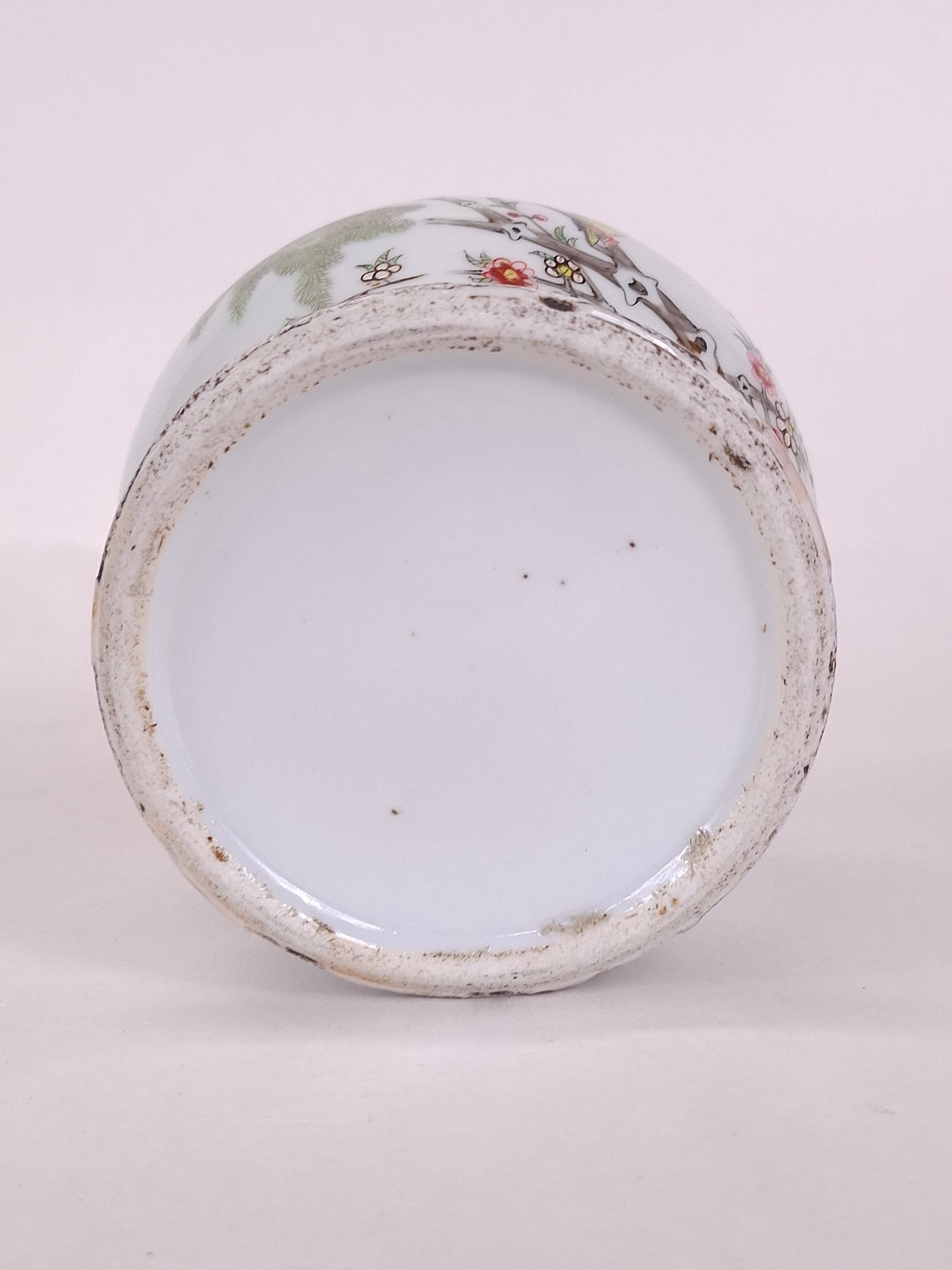 Antique Chinese lidded vase decorated with canaries in a tree // Republic period (1912-1949)