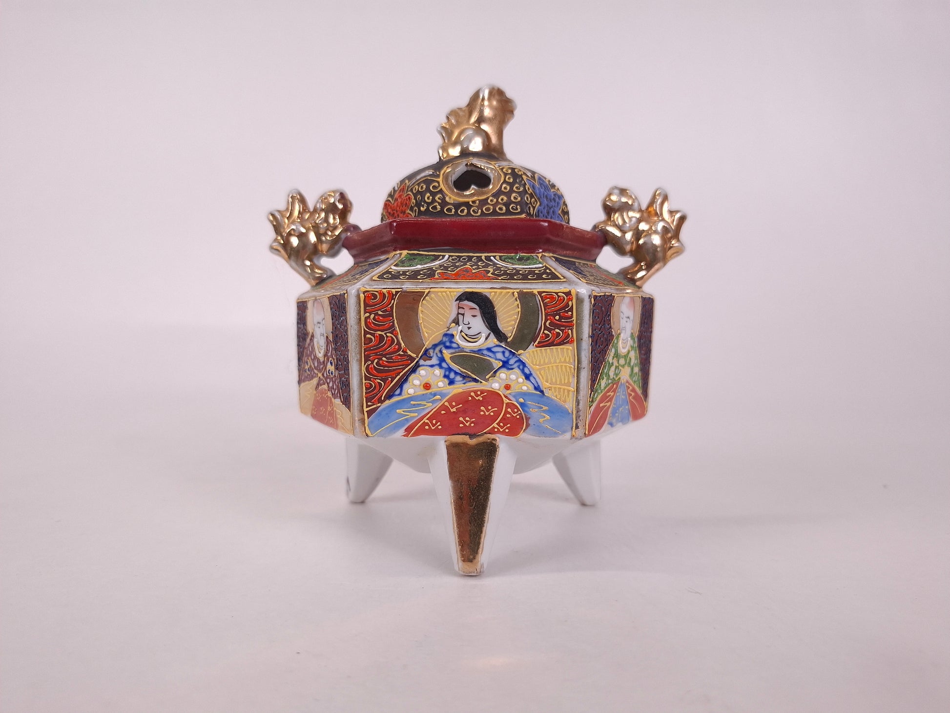 Vintage Japanese satsuma incense holder decorated with warrior scenes