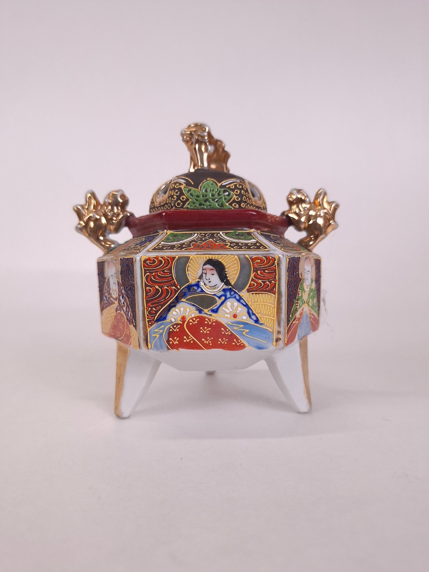 Brûle-parfum japonais satsuma décoré de personnages // Milieu du XXe siècle
