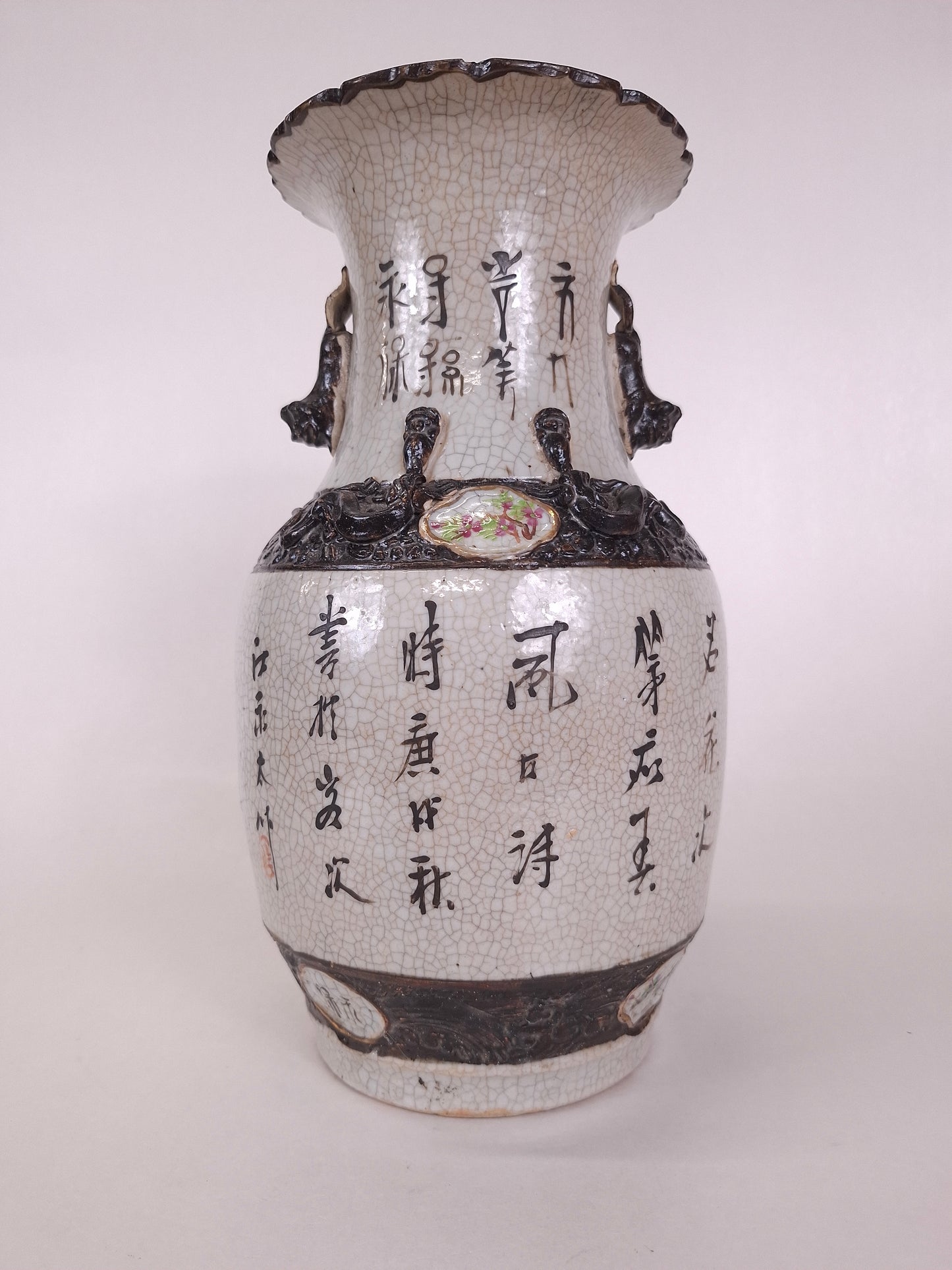 Vase Nankin chinois ancien décoré de pivoines et d'oiseaux // Dynastie Qing - XIXe siècle