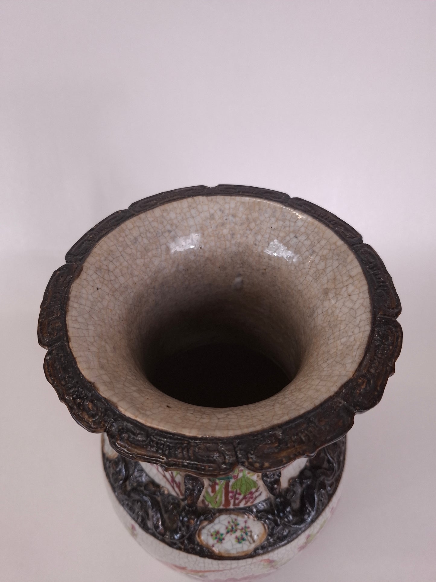 Vase Nankin chinois ancien décoré de pivoines et d'oiseaux // Dynastie Qing - XIXe siècle