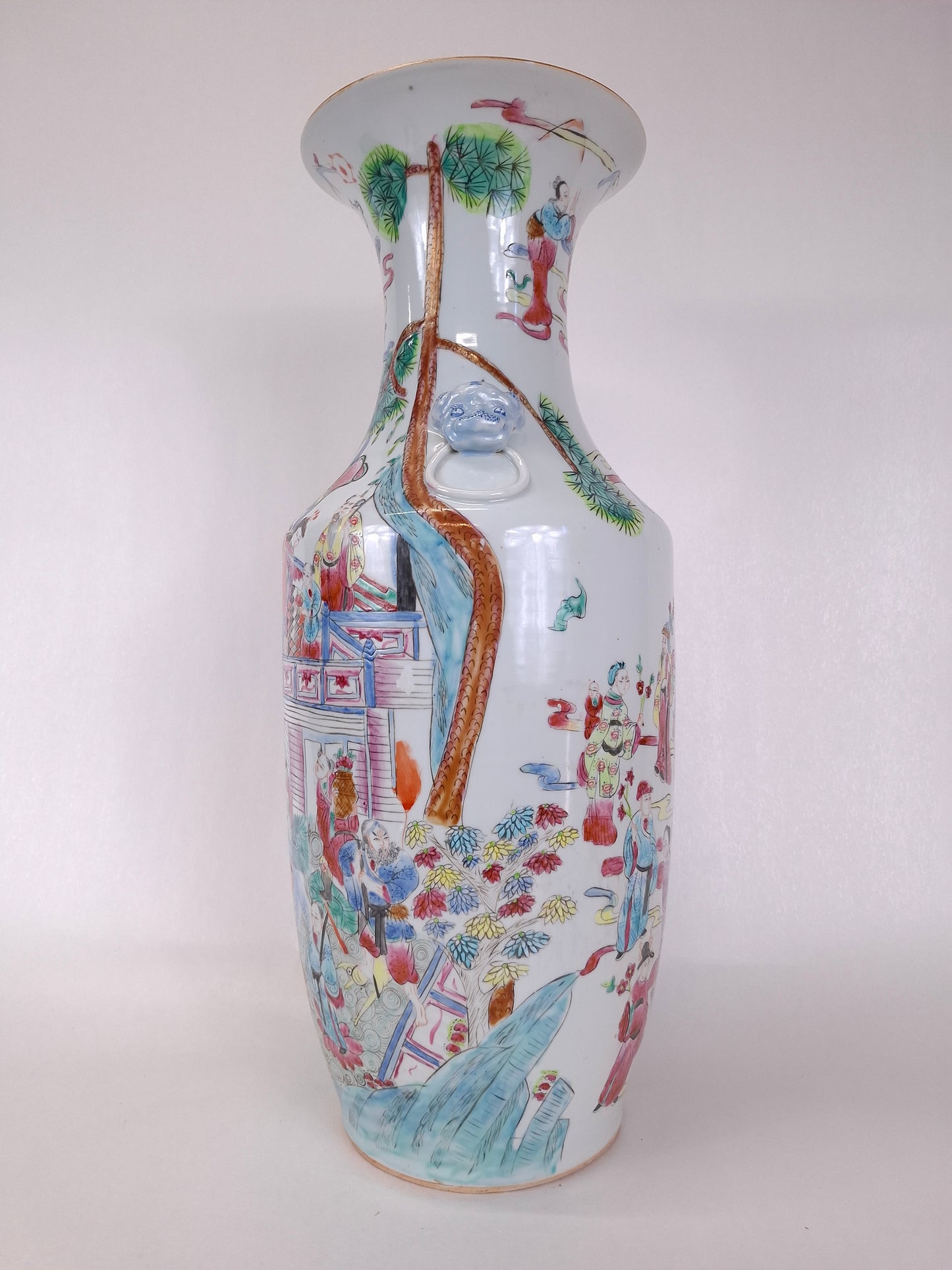 Grand vase chinois en famille rose décoré d'un empereur et d'immortels // Milieu du XXe siècle