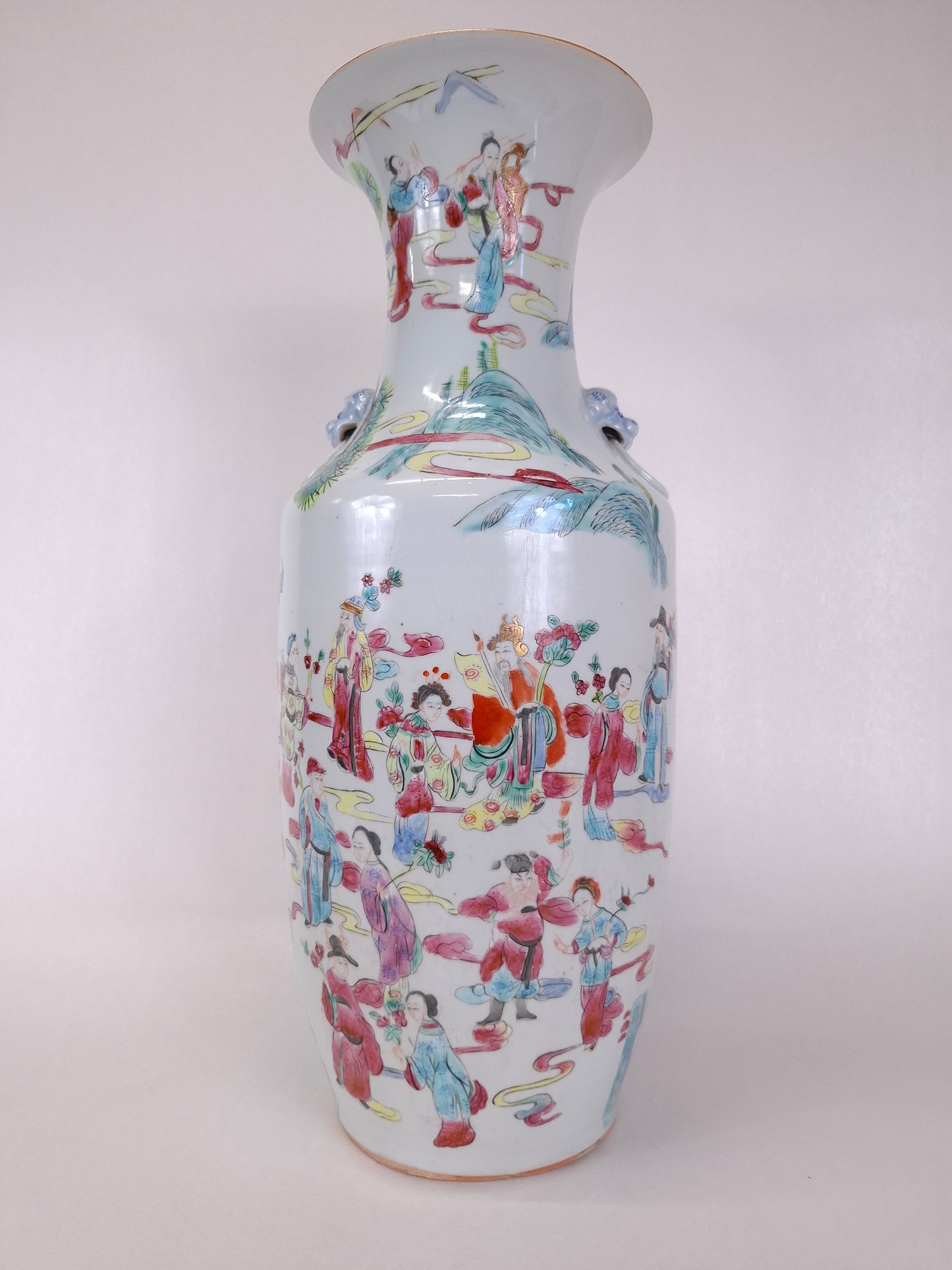 Grand vase chinois en famille rose décoré d'un empereur et d'immortels // Milieu du XXe siècle