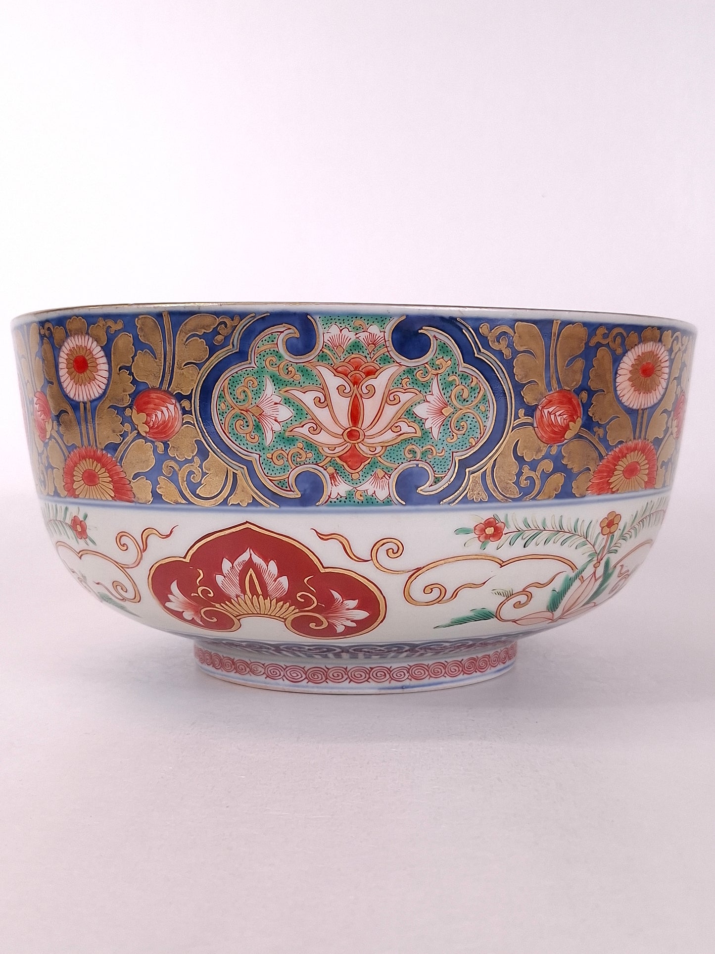 Grande jatte à punch japonaise imari antique avec une scène de Kitagawa Utamaro // Période Meiji - Vers 1900