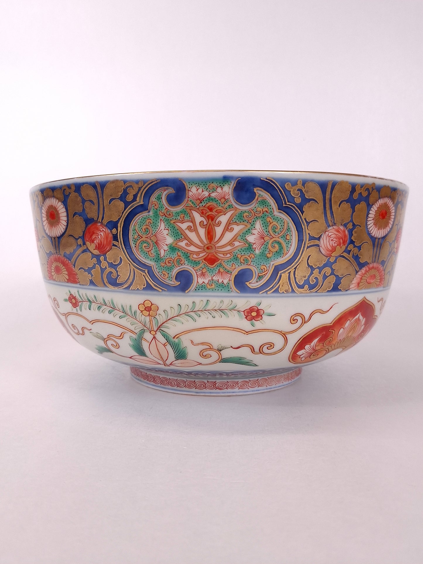 Grande jatte à punch japonaise imari antique avec une scène de Kitagawa Utamaro // Période Meiji - Vers 1900