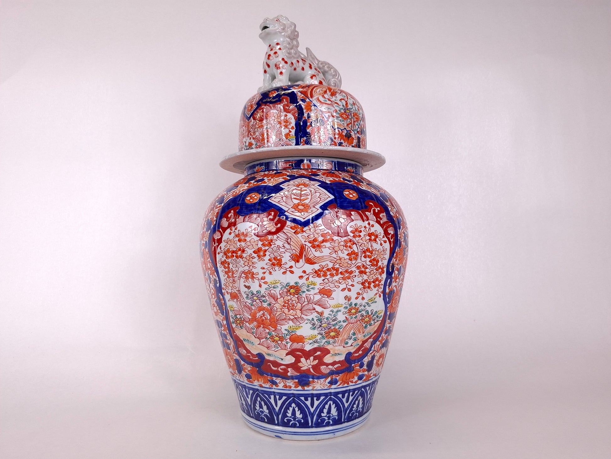 Large antique handmade 19th century Japanese imari lidded vase 