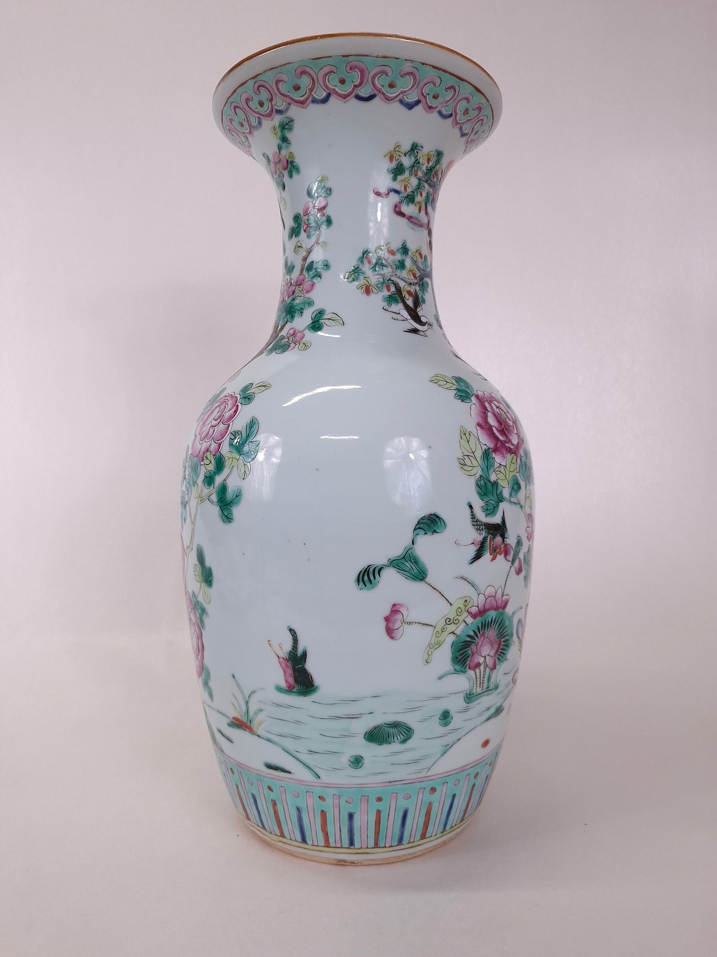 Antique Chinese famille rose vase decorated with flowers and phoenixes // Qing Dynasty - 19th century