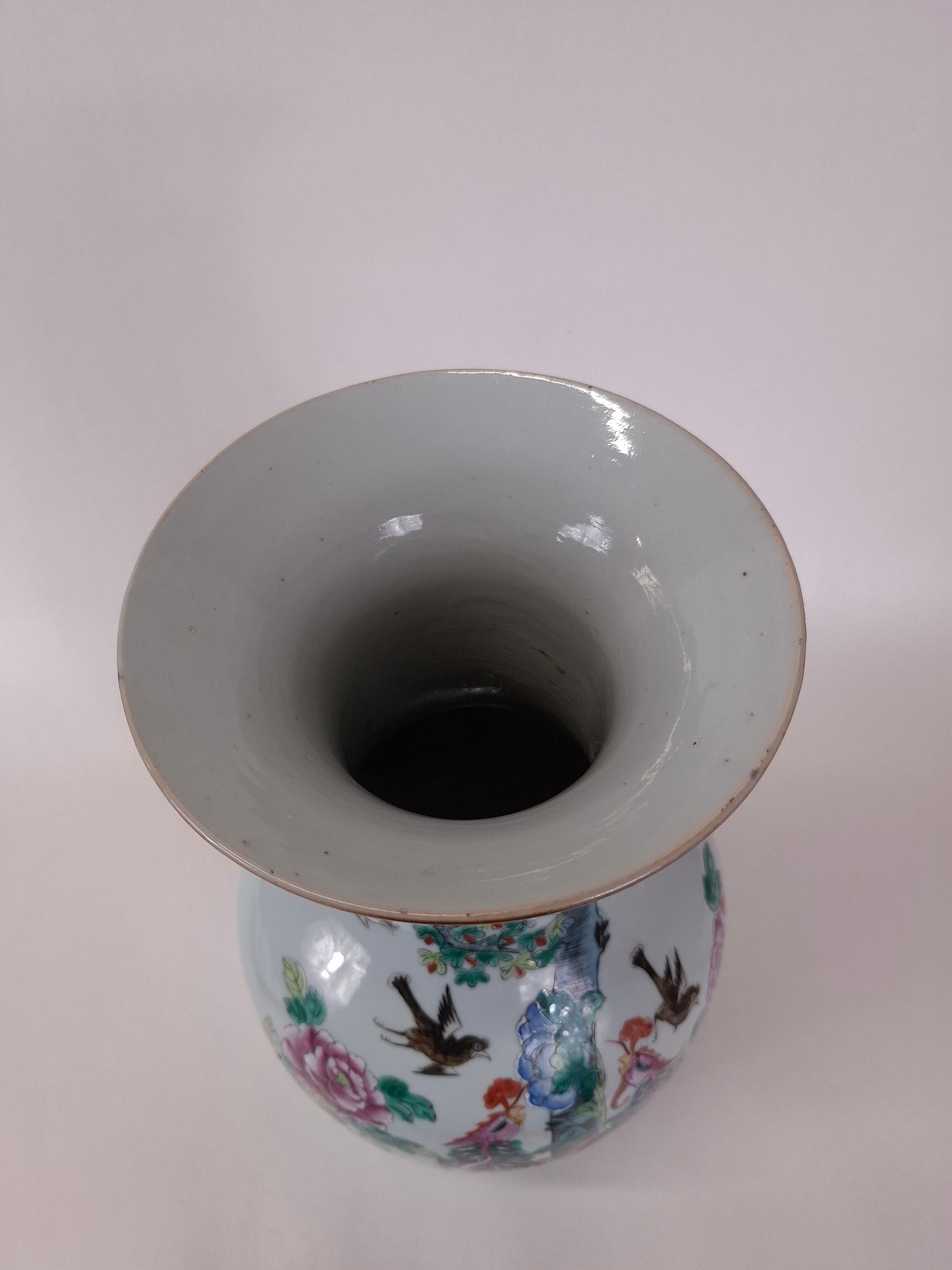 Antique Chinese famille rose vase decorated with flowers and phoenixes // Qing Dynasty - 19th century