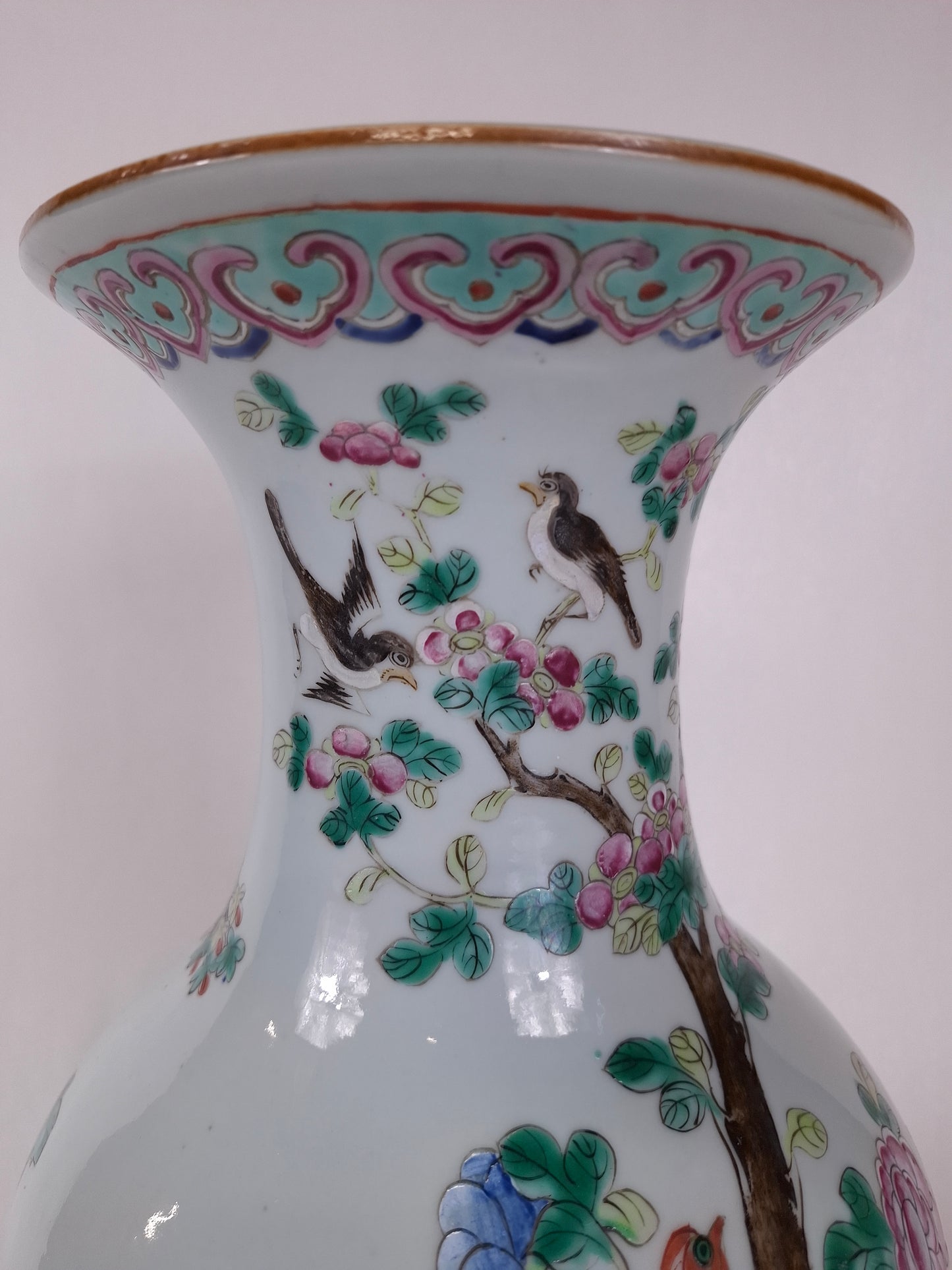 Antique Chinese famille rose vase decorated with flowers and phoenixes // Qing Dynasty - 19th century