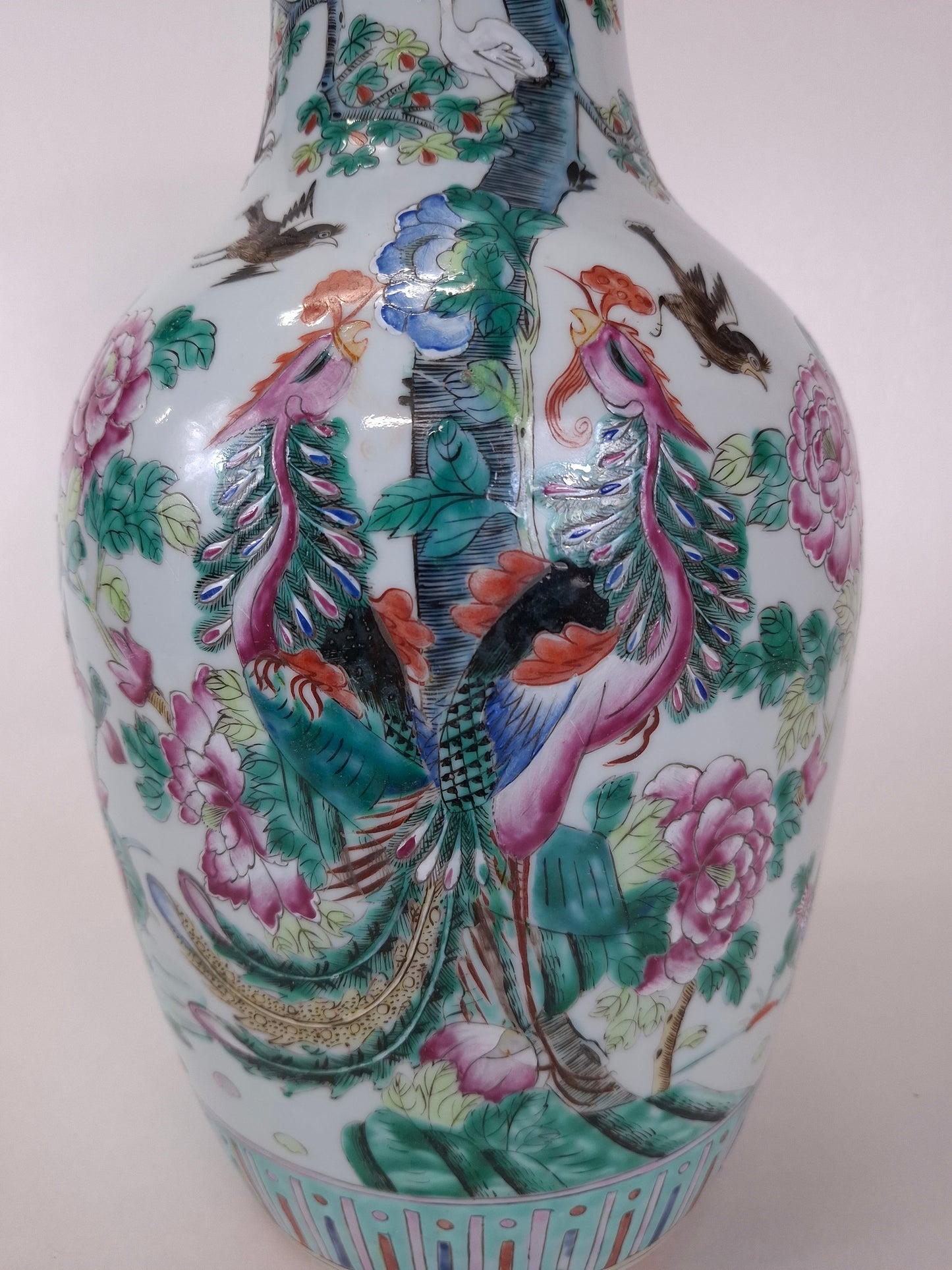 Antique Chinese famille rose vase decorated with flowers and phoenixes // Qing Dynasty - 19th century