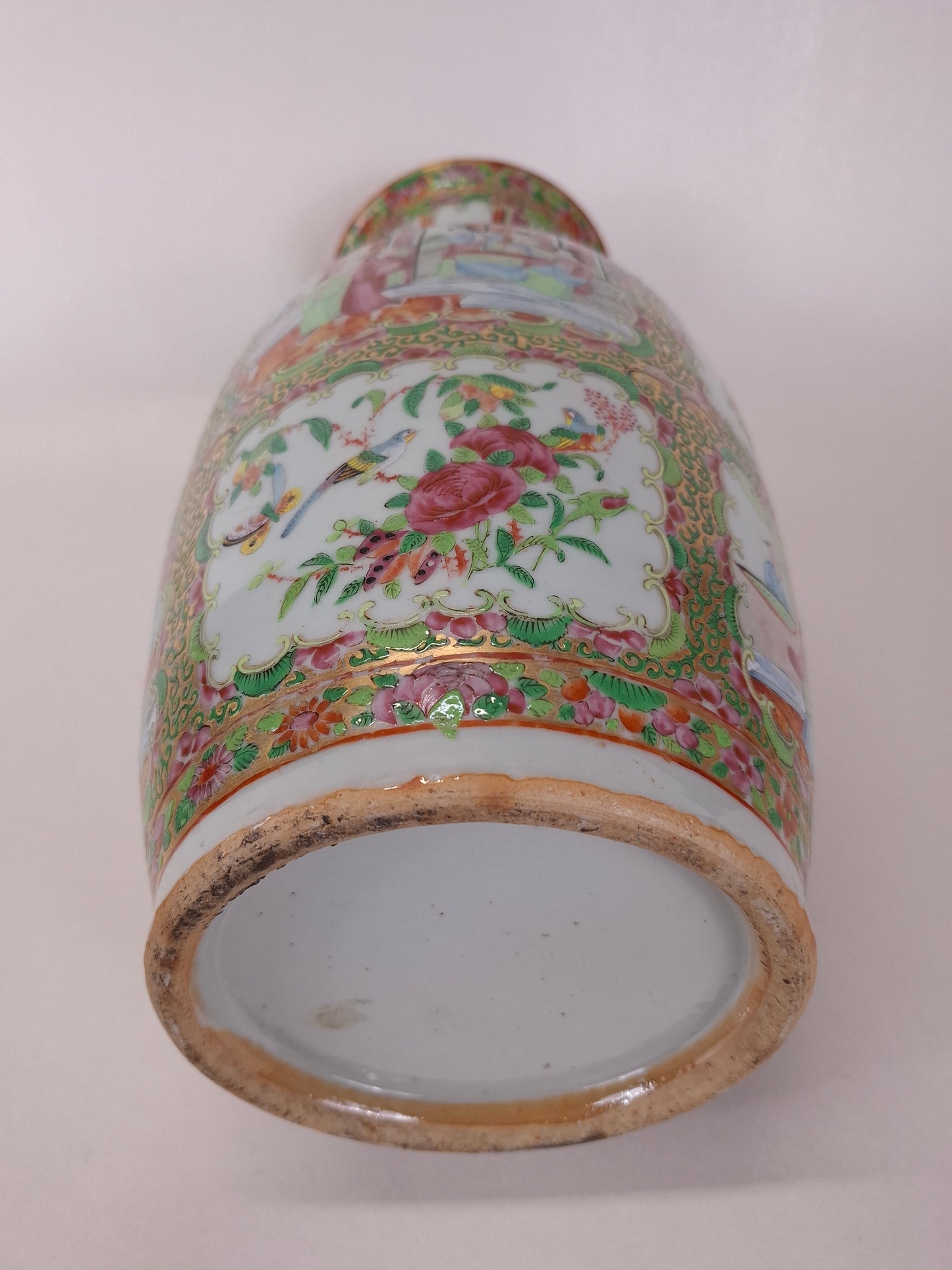 Antique Chinese canton rose medallion vase decorated with Imperial scenes // Qing Dynasty - 19th century