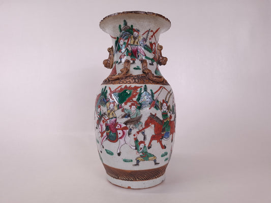 Antique Chinese Nanking vase decorated with a warrior scene // Qing Dynasty - Ca. 1900