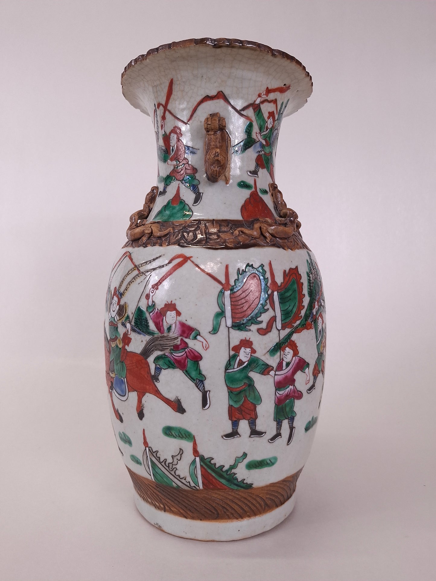 Antique Chinese Nanking vase decorated with a warrior scene // Qing Dynasty - Ca. 1900