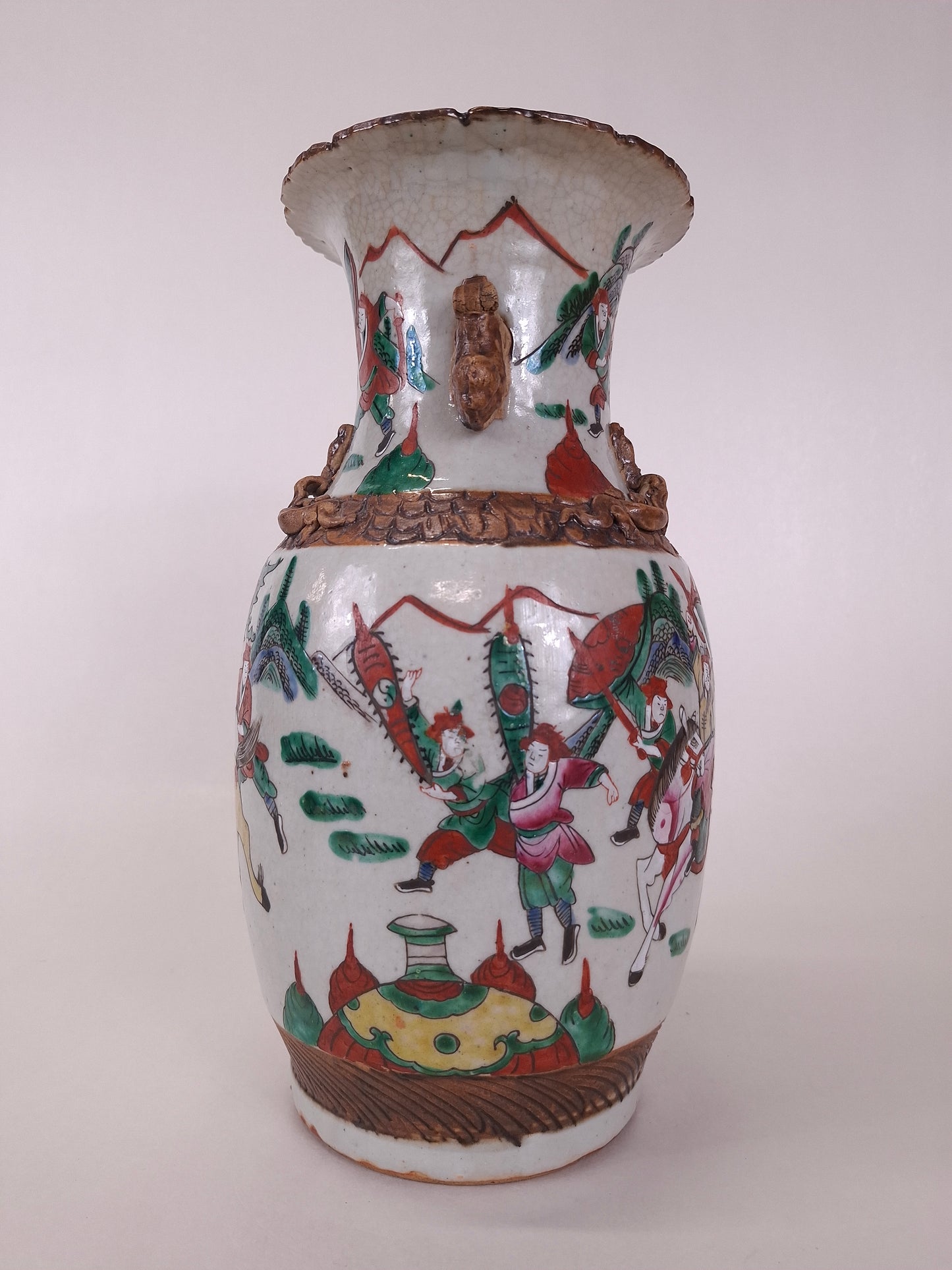 Antique Chinese Nanking vase decorated with a warrior scene // Qing Dynasty - Ca. 1900