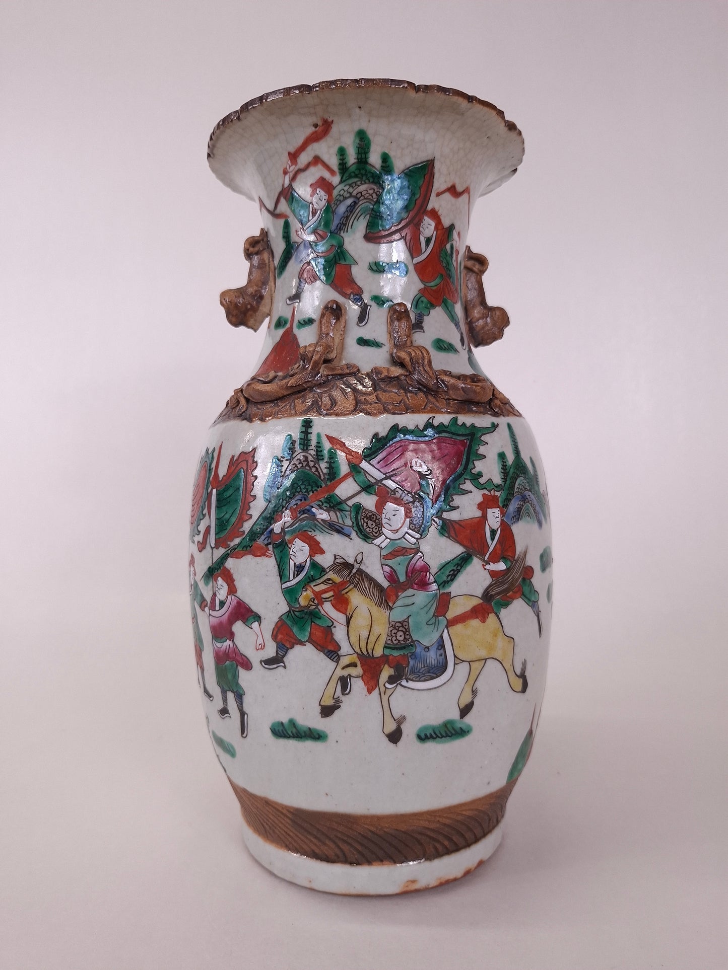 Antique Chinese Nanking vase decorated with a warrior scene // Qing Dynasty - Ca. 1900