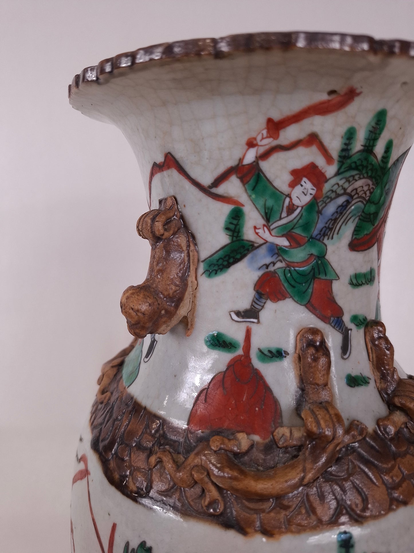 Antique Chinese Nanking vase decorated with a warrior scene // Qing Dynasty - Ca. 1900