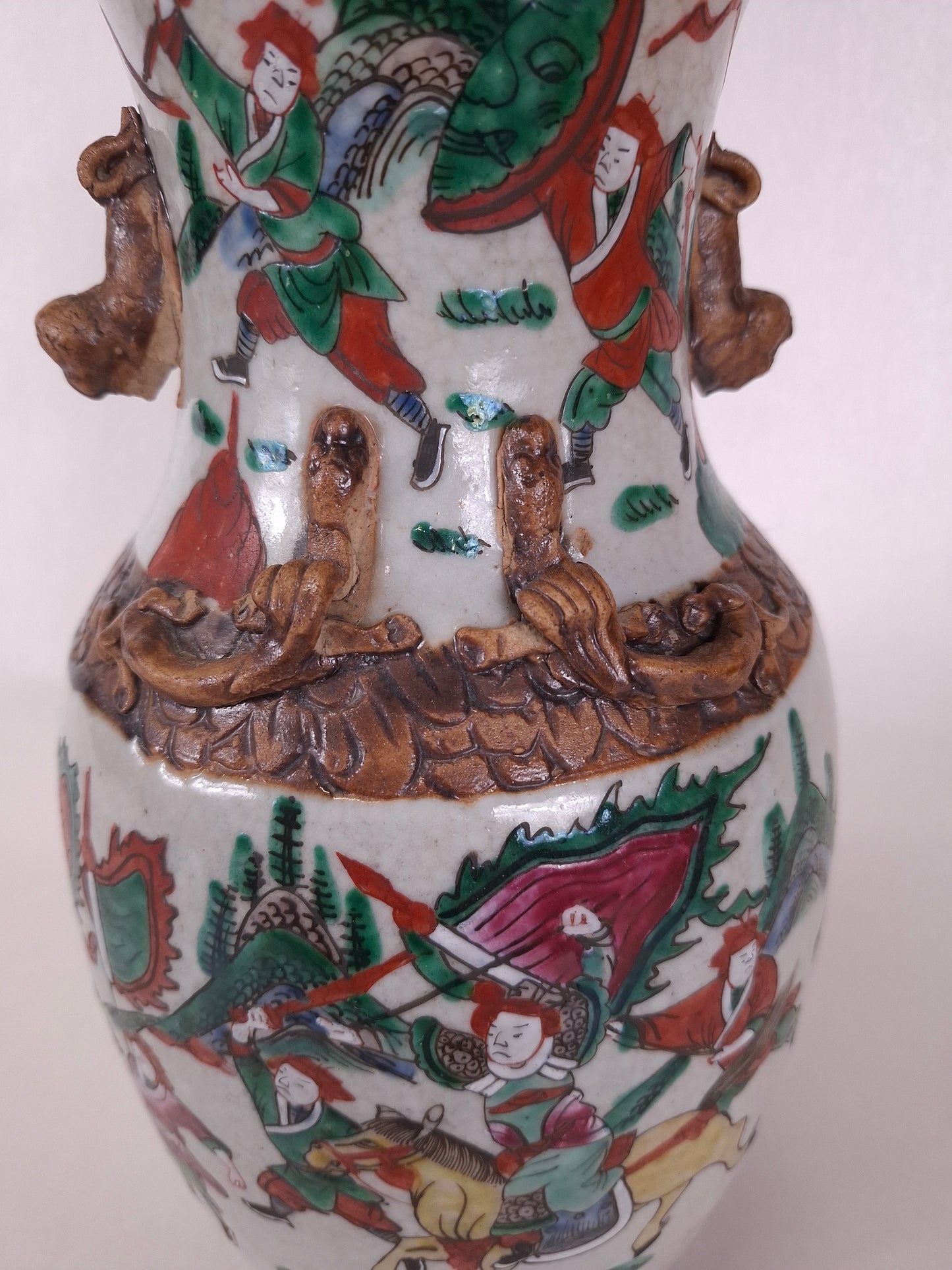 Antique Chinese Nanking vase decorated with a warrior scene // Qing Dynasty - Ca. 1900