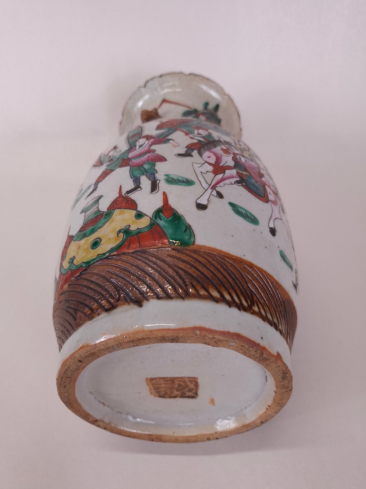 Antique Chinese Nanking vase decorated with a warrior scene // Qing Dynasty - Ca. 1900