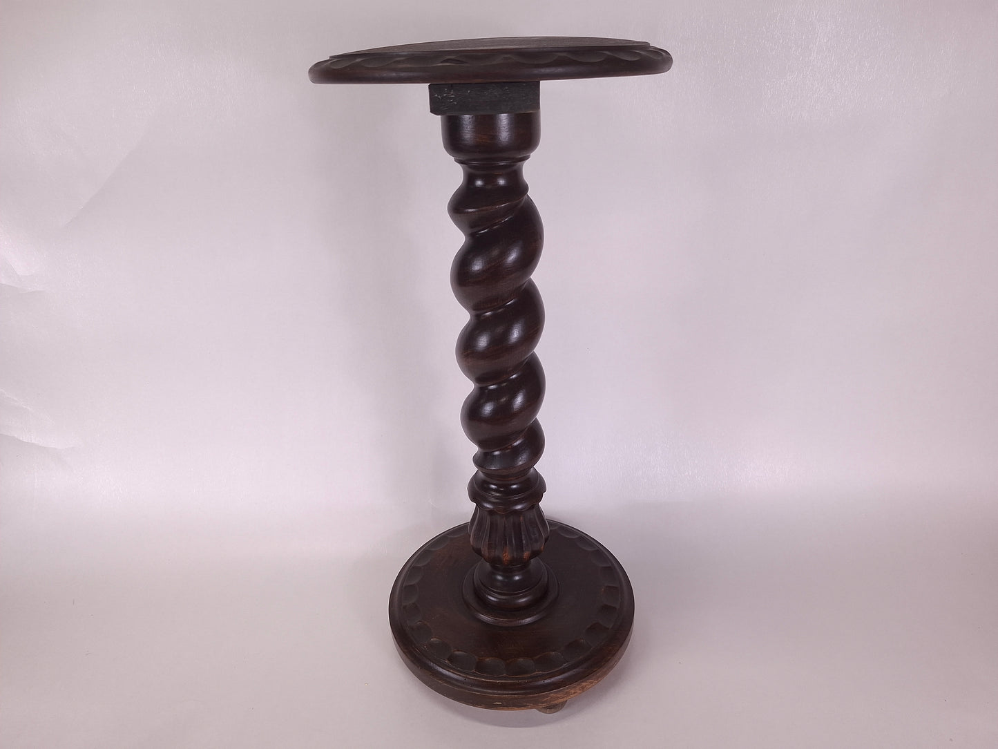 Vintage wooden barley twist plant stand // Belgium - Mid 20th century