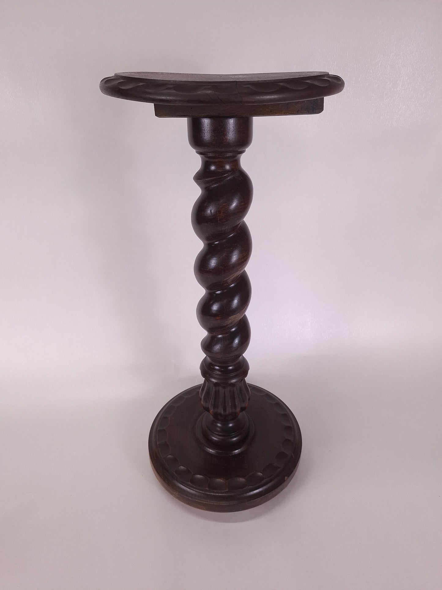 Vintage wooden barley twist plant stand // Belgium - Mid 20th century