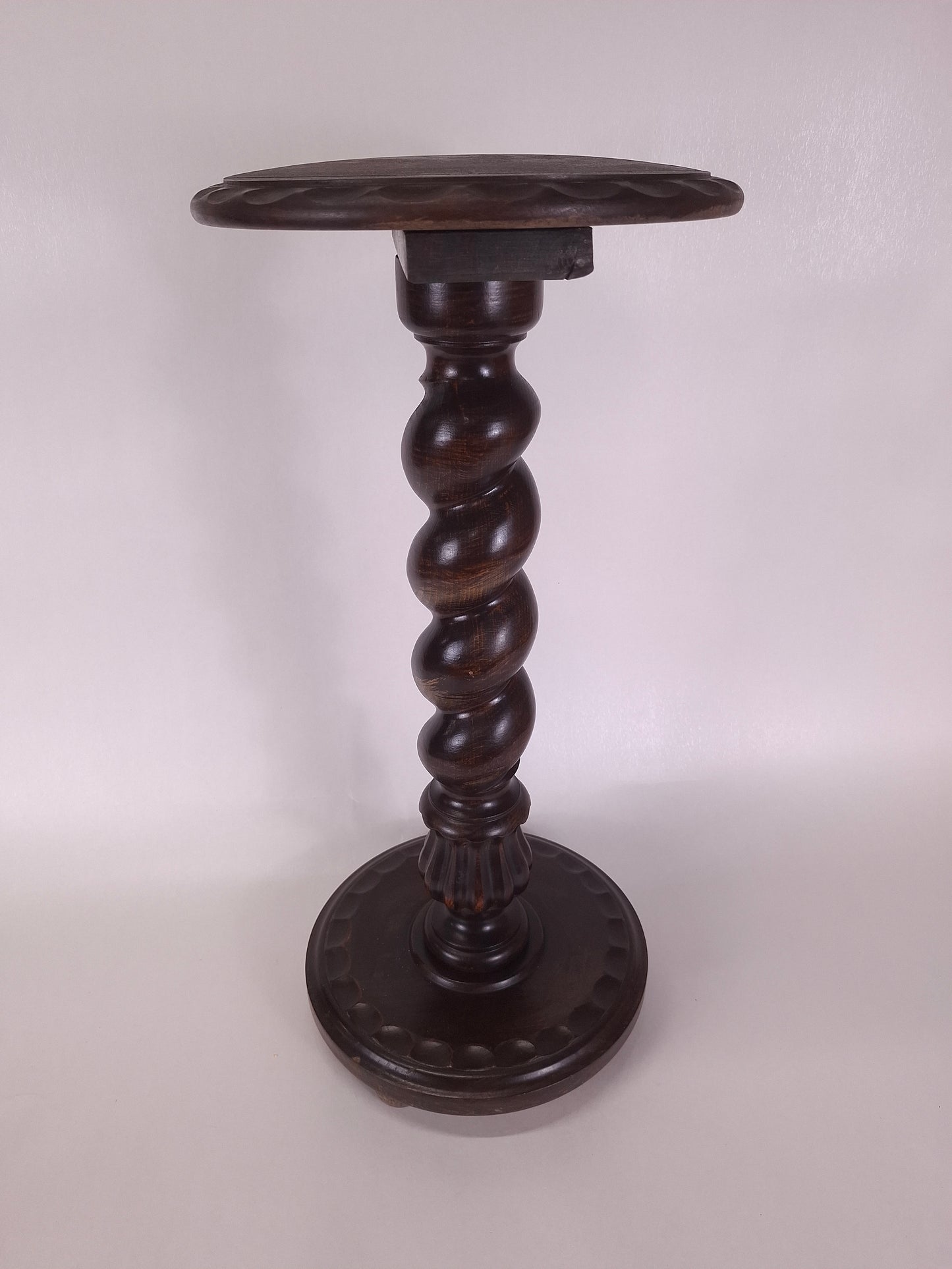 Vintage wooden barley twist plant stand // Belgium - Mid 20th century