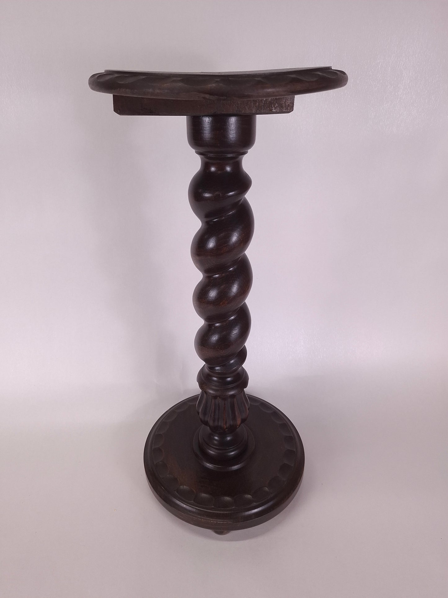 Vintage wooden barley twist plant stand // Belgium - Mid 20th century