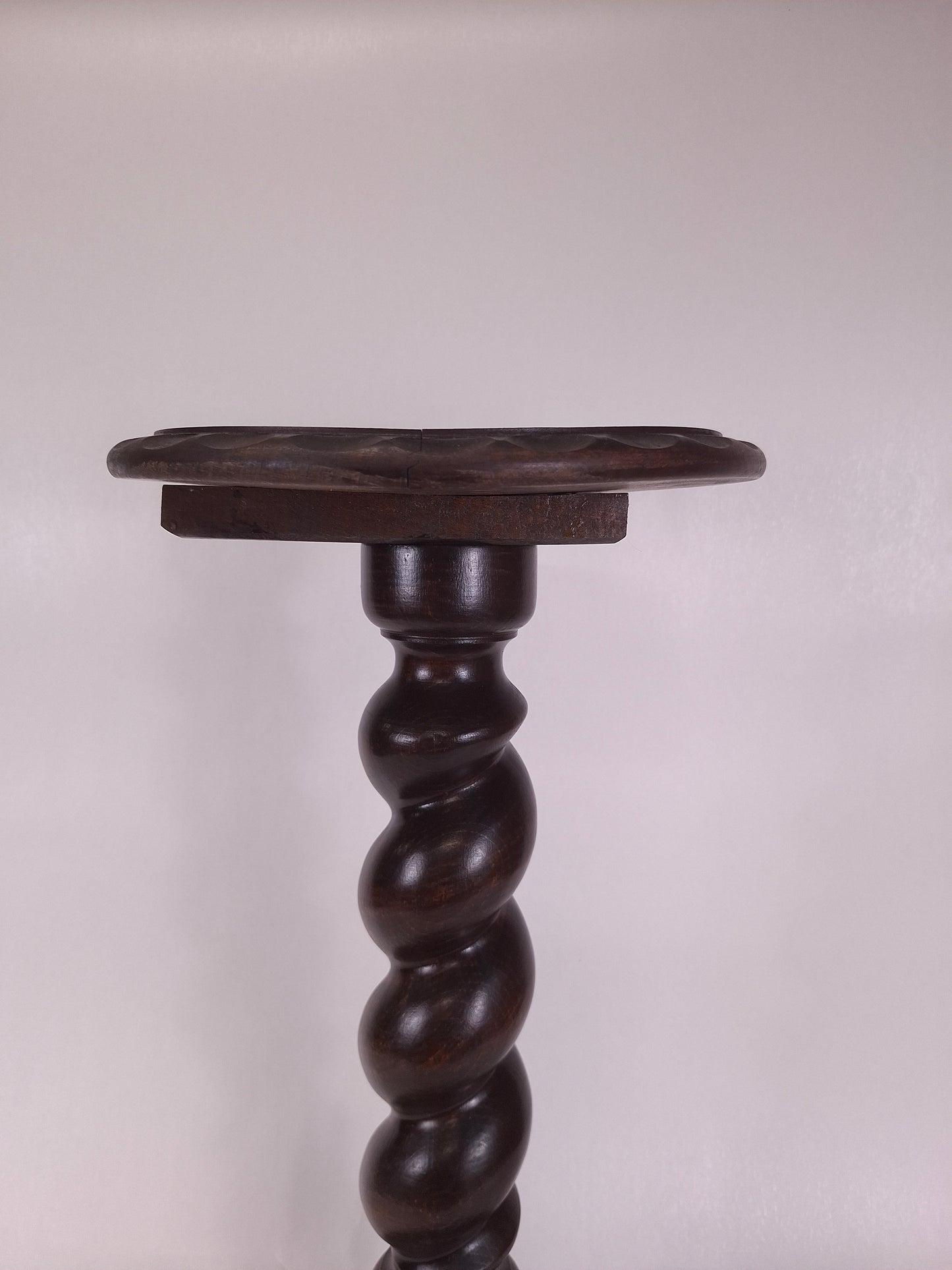 Vintage wooden barley twist plant stand // Belgium - Mid 20th century