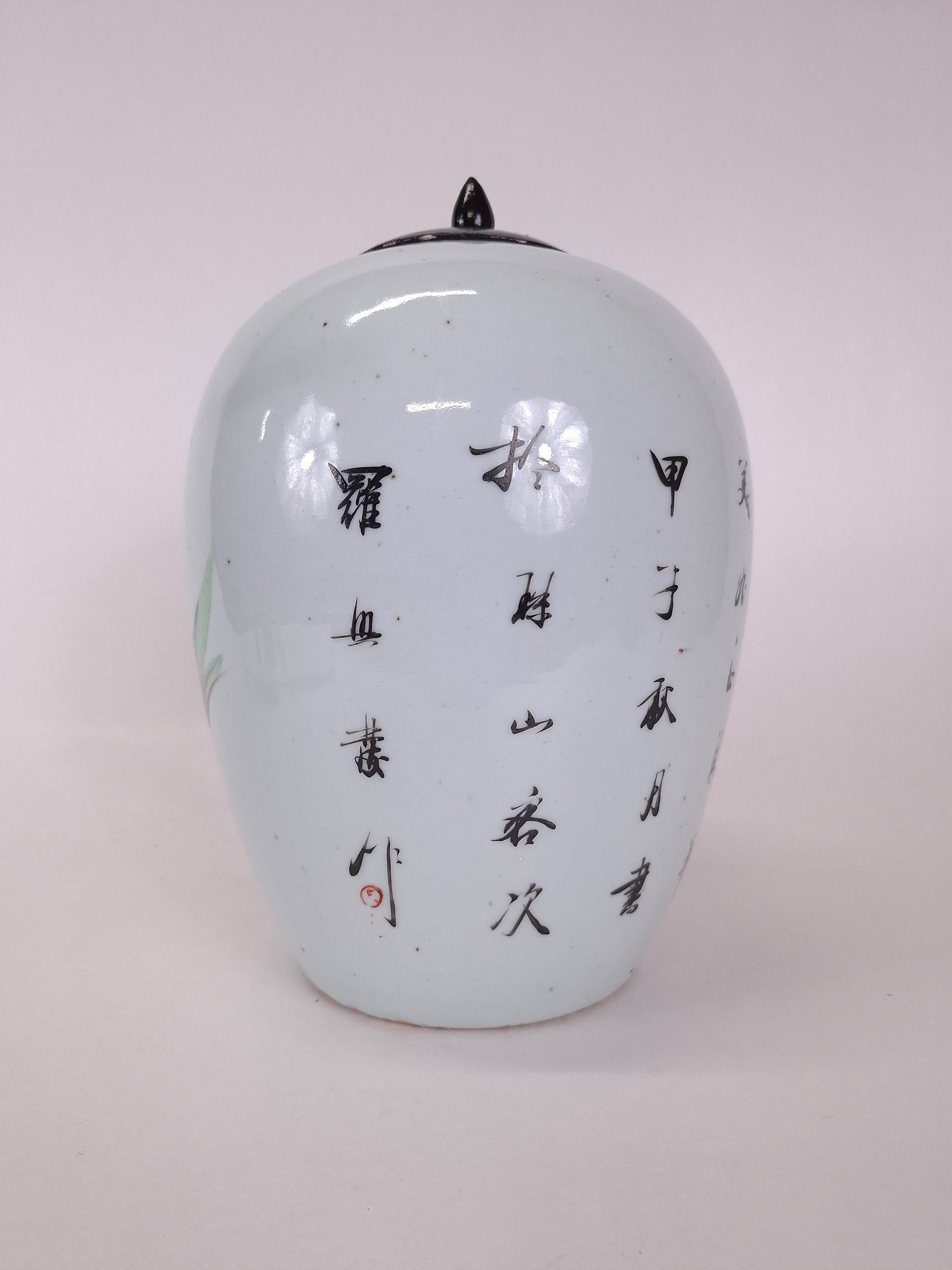 Ancien pot à gingembre chinois décoré d'une scène de jardin // Période République (1912-1949)