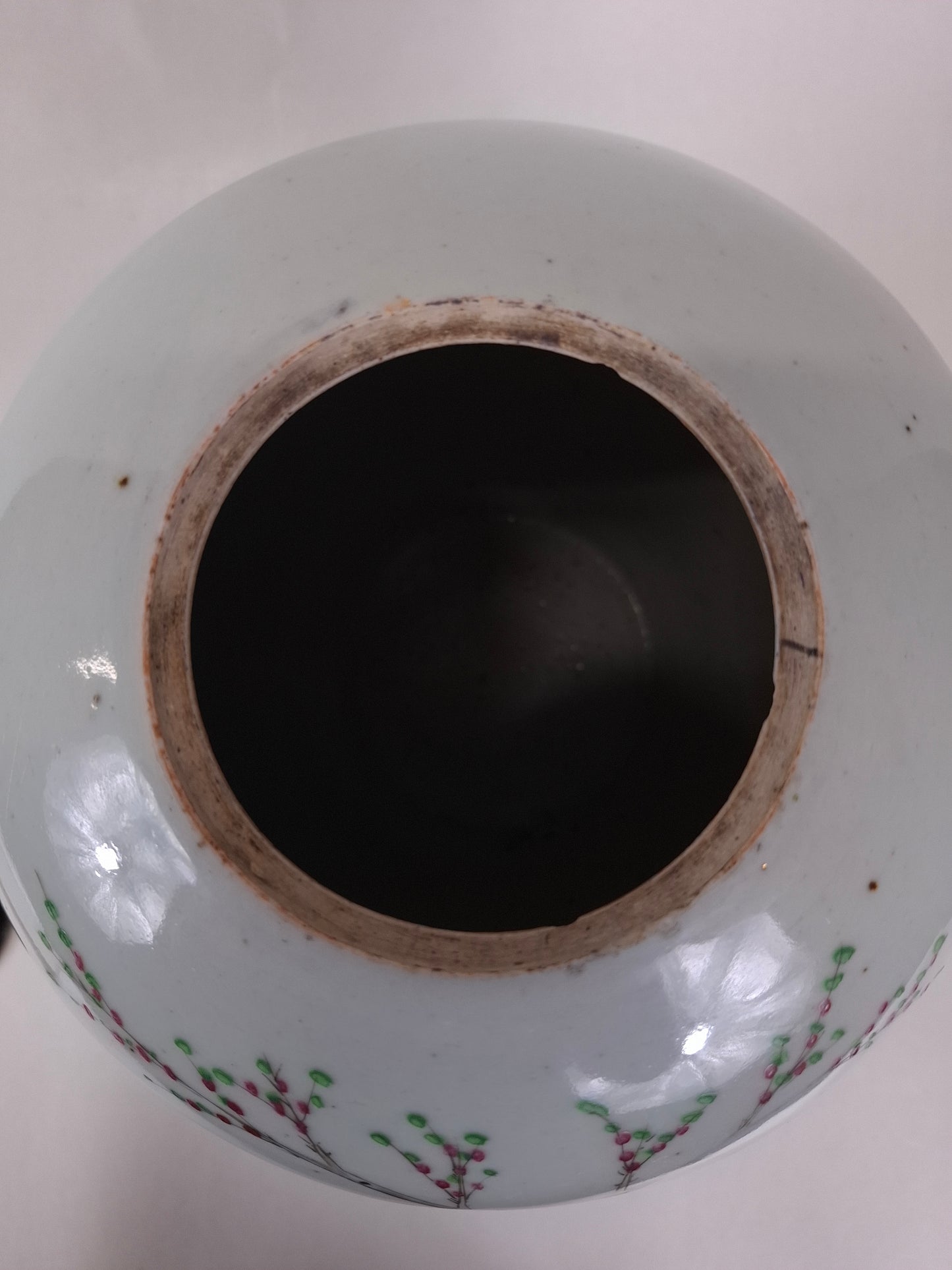Ancien pot à gingembre chinois décoré d'une scène de jardin // Période République (1912-1949)
