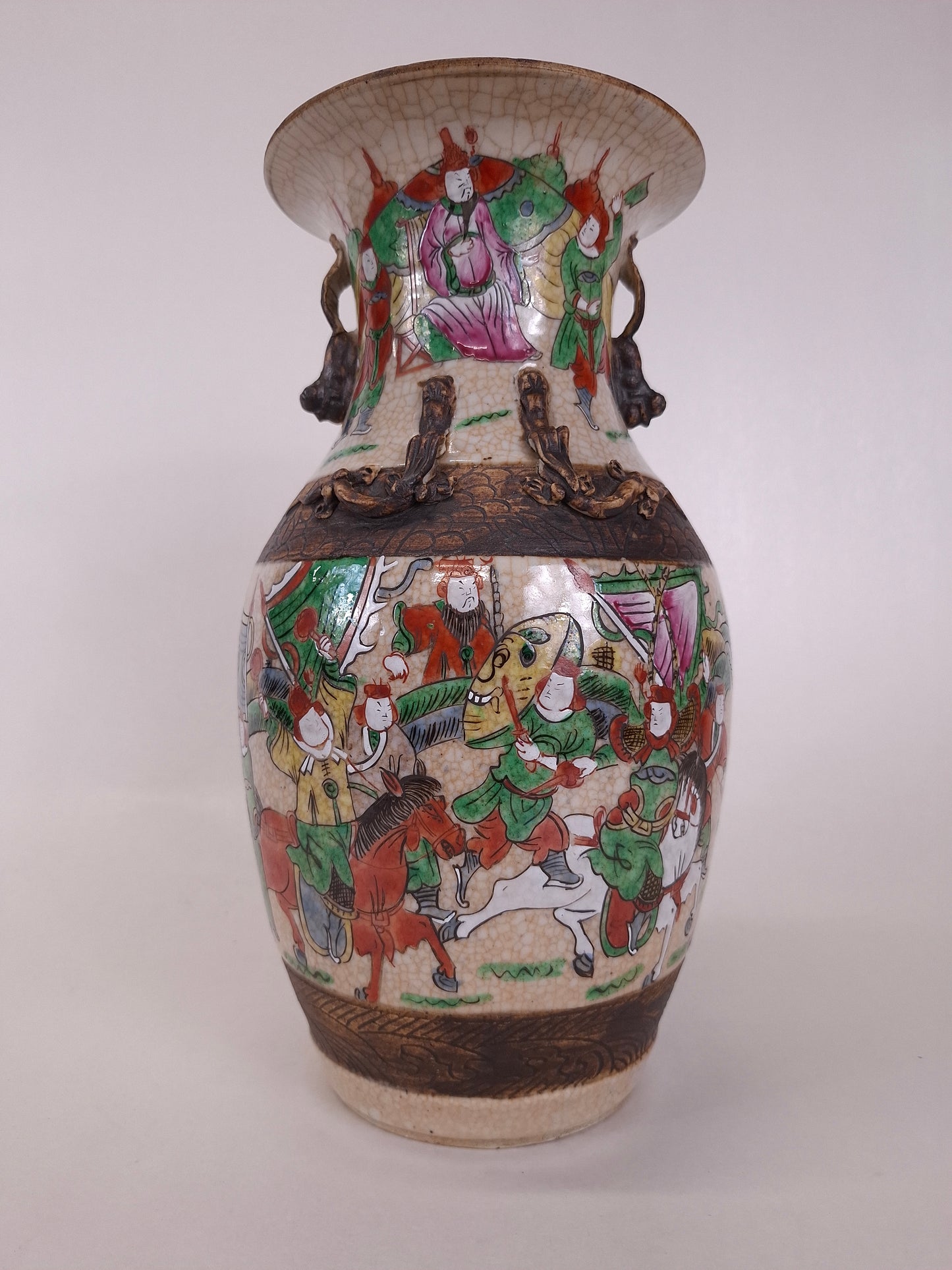 Antique Chinese Nanking vase decorated with warrior scenes // Qing Dynasty - Around 1900