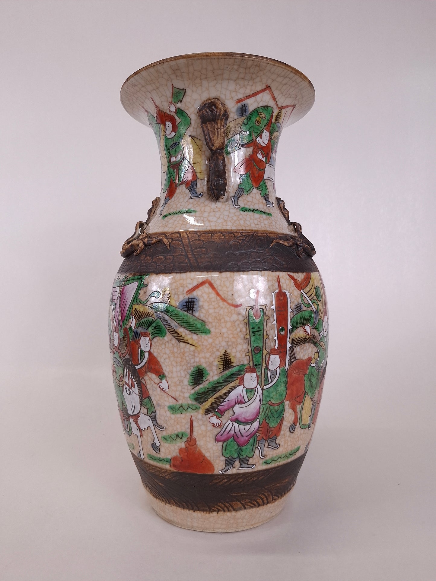Antique Chinese Nanking vase decorated with warrior scenes // Qing Dynasty - Around 1900